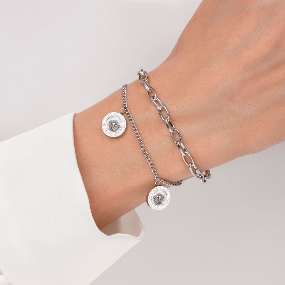 تصویر دستبند ورساچه سفید چندلاین استیل نقره ای