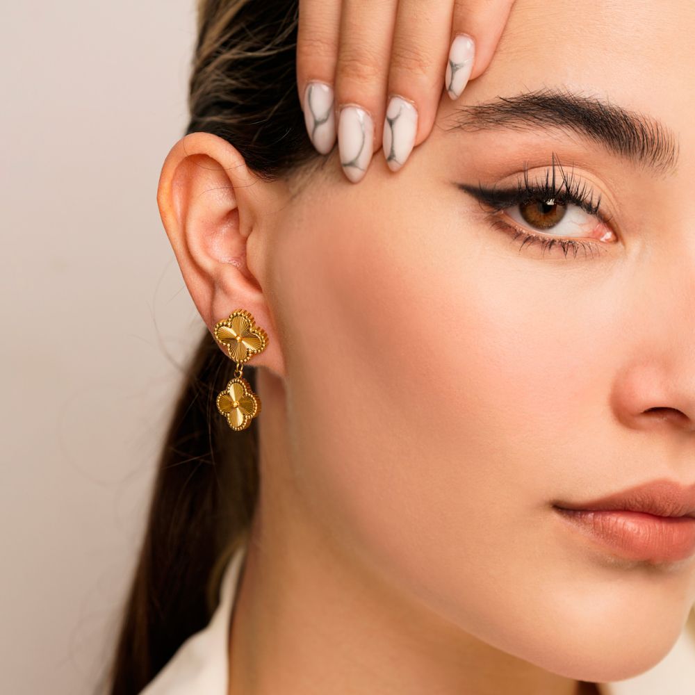تصویر گوشواره میخی استیل 304 ون کلیف (Van cleef) آویزدار طلایی