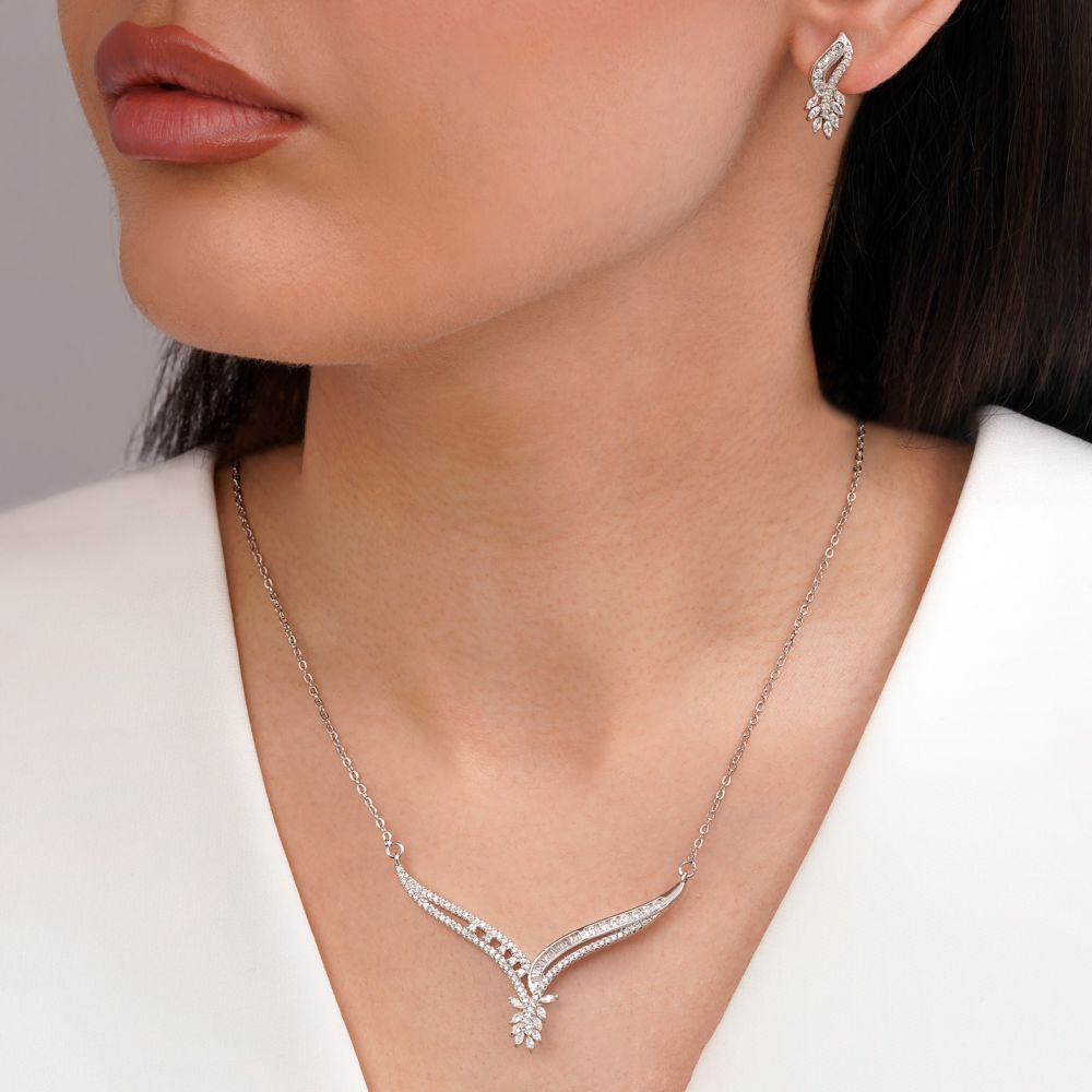 تصویر نیم ست جواهری نگین سفید تیتانیوم نقره ای