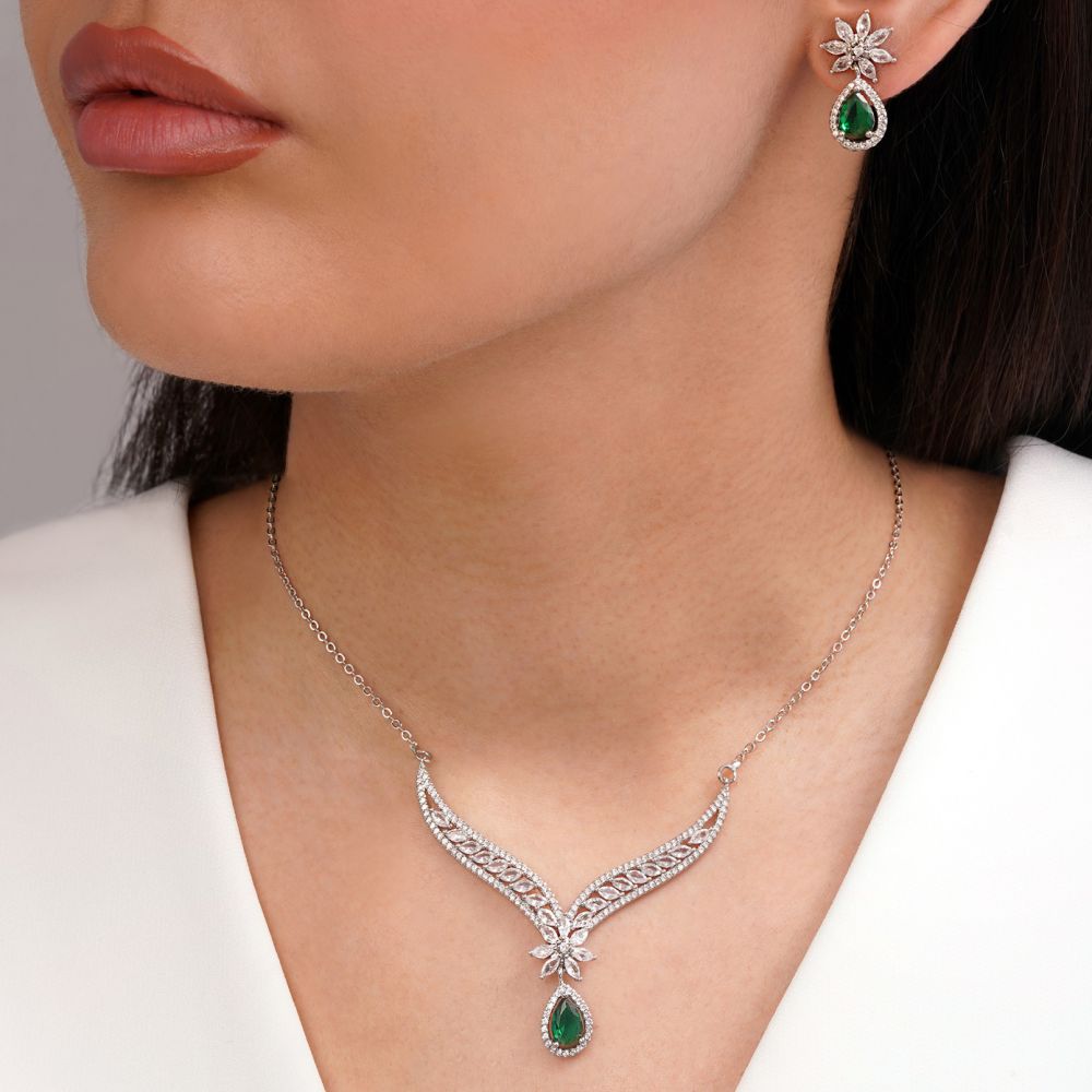 تصویر نیم ست جواهری نگین سبز تیتانیوم نقره ای