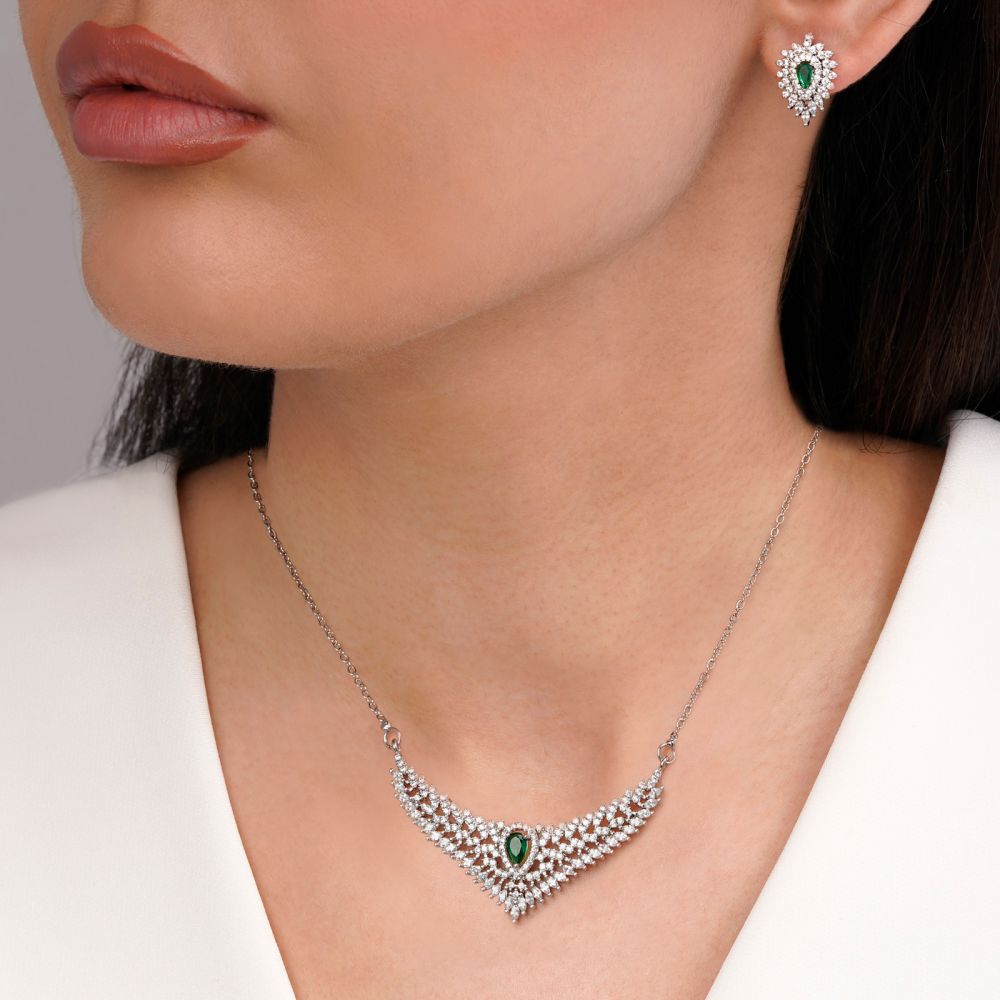 تصویر نیم ست جواهری نگین سبز تیتانیوم نقره ای