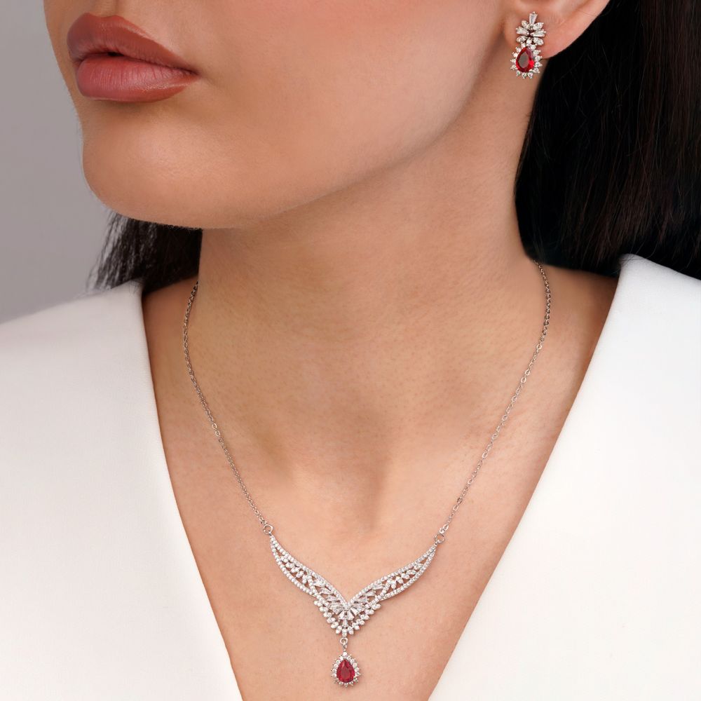 تصویر نیم ست جواهری نگین قرمز تیتانیوم نقره ای