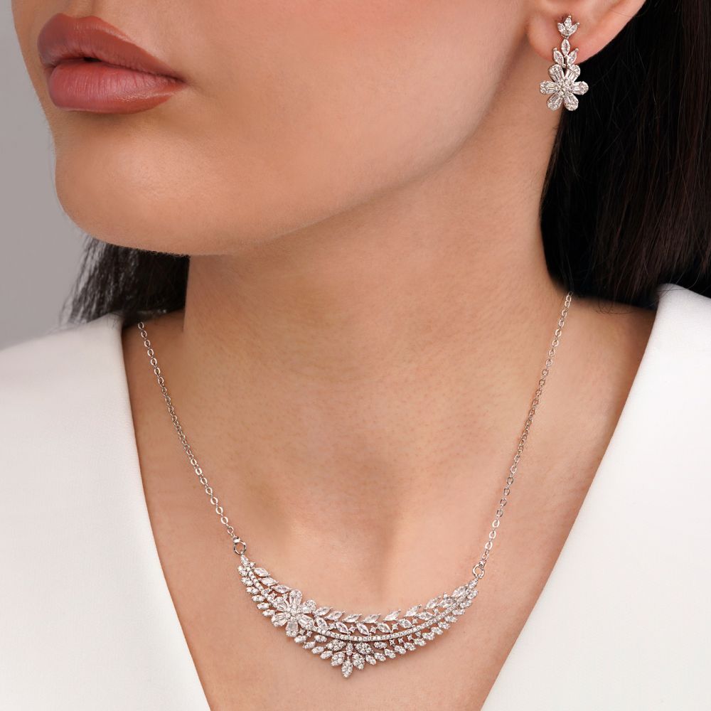 تصویر نیم ست جواهری نگین سفید تیتانیوم نقره ای