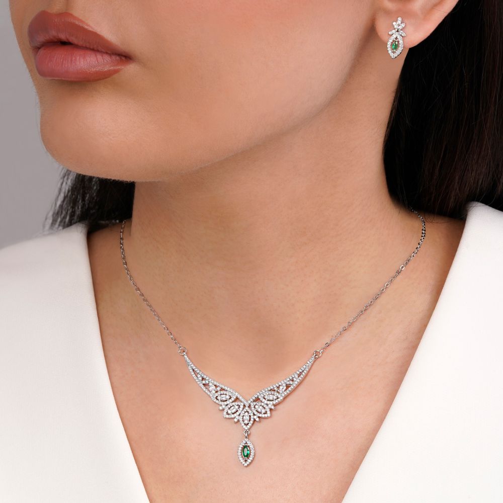 تصویر نیم ست جواهری نگین سبز تیتانیوم نقره ای