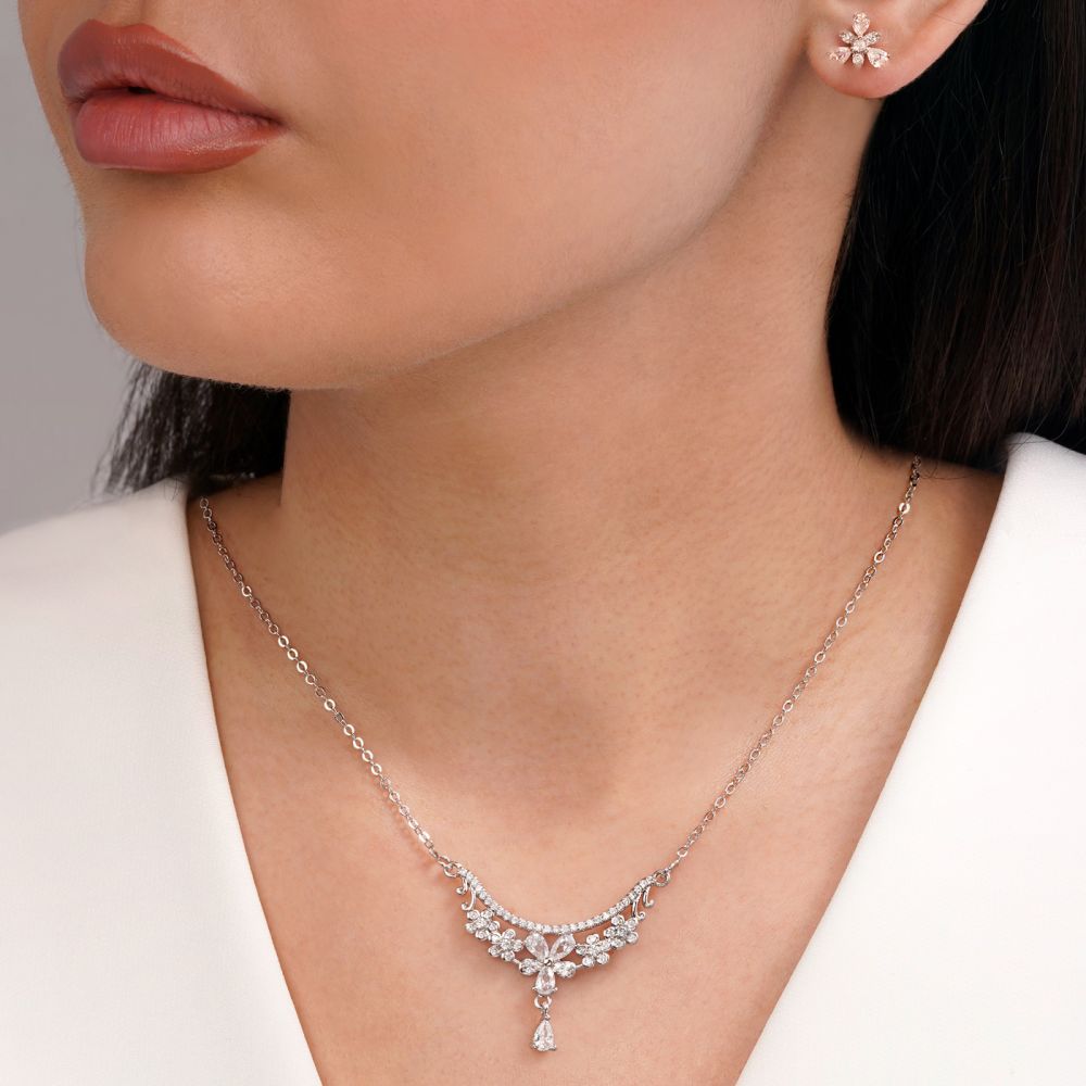 تصویر نیم ست جواهری نگین سفید تیتانیوم نقره ای