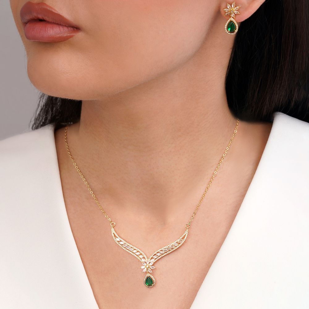 تصویر نیم ست جواهری نگین سبز تیتانیوم طلایی