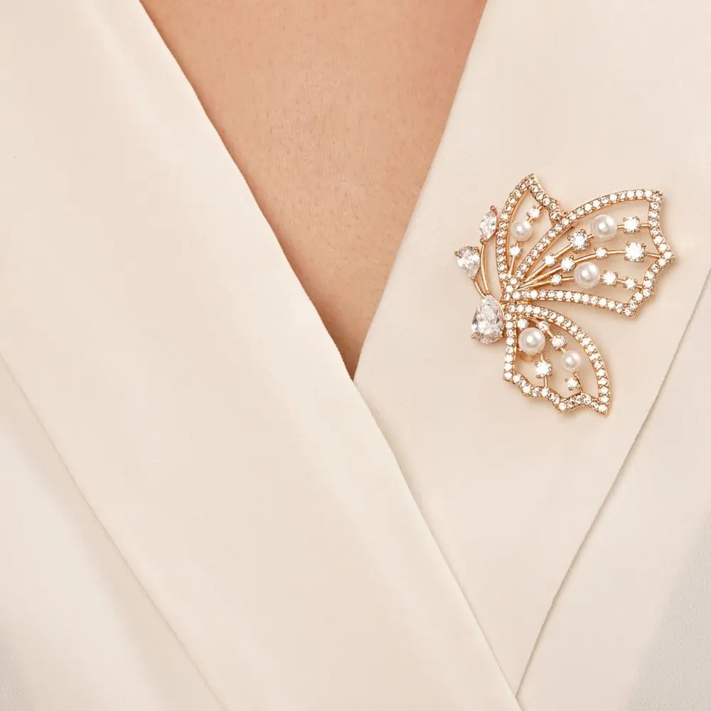 تصویر سنجاق پروانه مرواریدی نگین دار طلایی شوپینگ