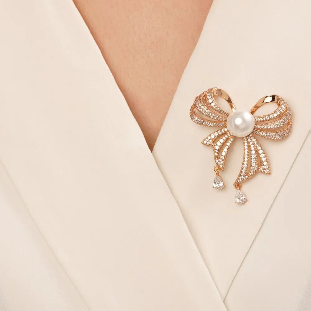 تصویر سنجاق پاپیون نگین دار مرواریدی طلایی شوپینگ