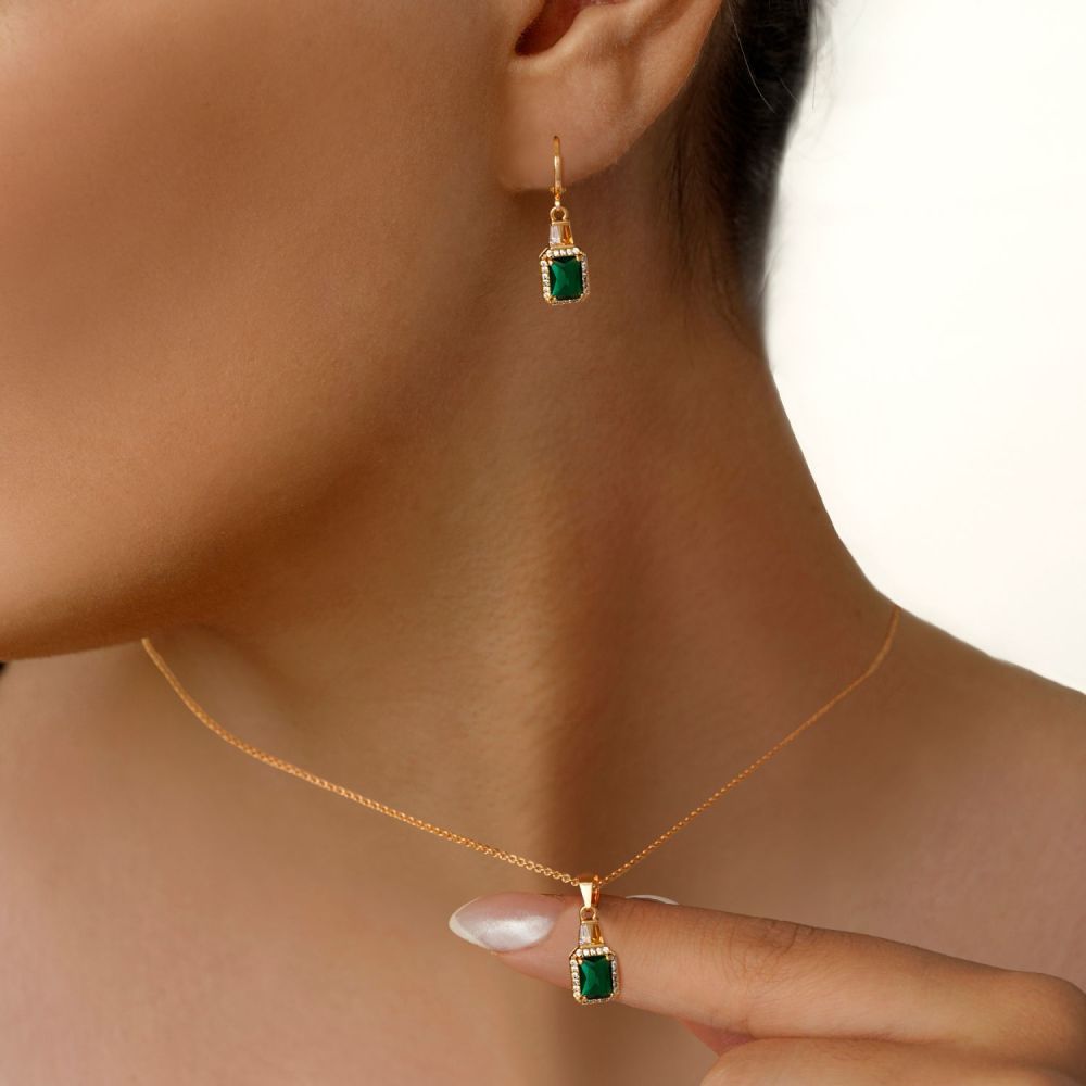 تصویر نیم ست Ysx پلاک دار طلایی