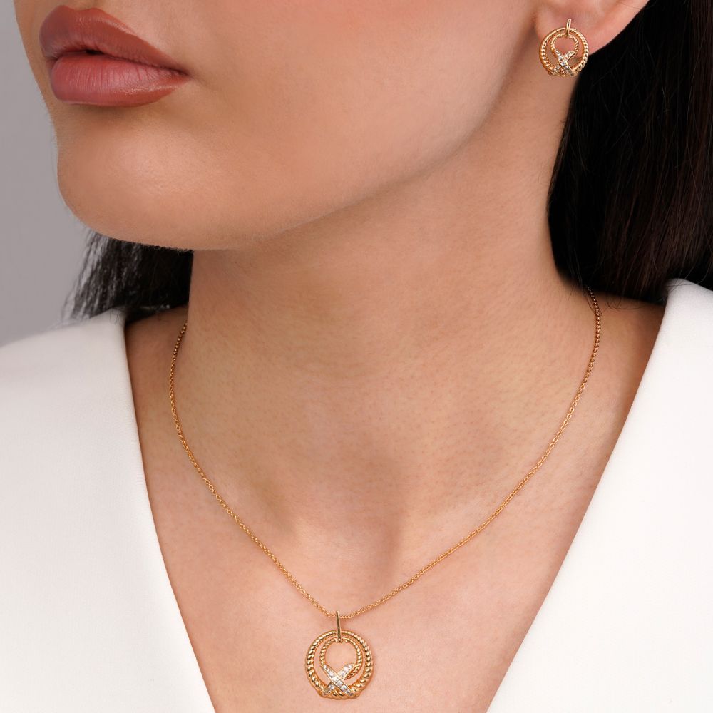 تصویر نیم ست Ysx پلاک دار طلایی