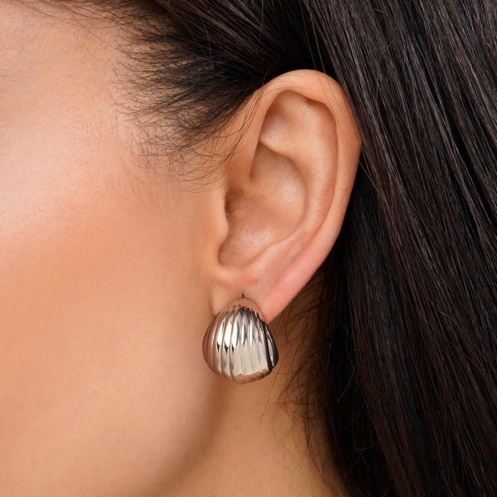 تصویر گوشواره شوپینگ میخی سفید