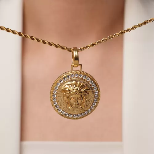 پلاک استیل نگین دار VERSACE طلایی