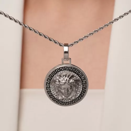 پلاک استیل نگین دار VERSACE سفید