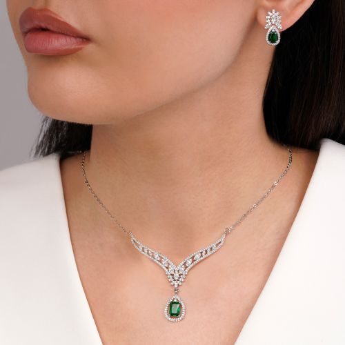 نیم ست جواهری نگین سبز تیتانیوم نقره ای