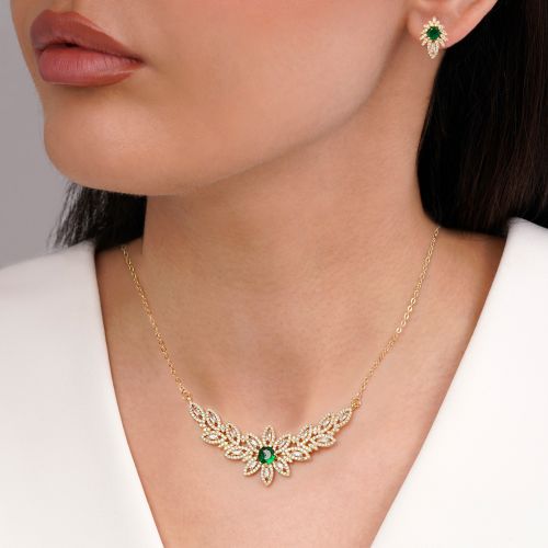 نیم ست جواهری نگین سبز تیتانیوم طلایی