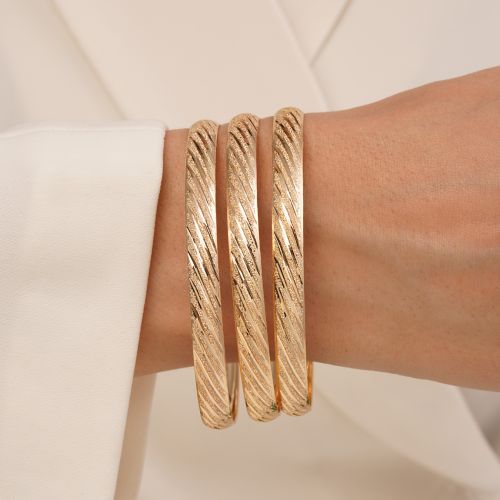 النگو 7 میل زنانه سایز 4 طلایی ضمانتی(بسته3عددی) *