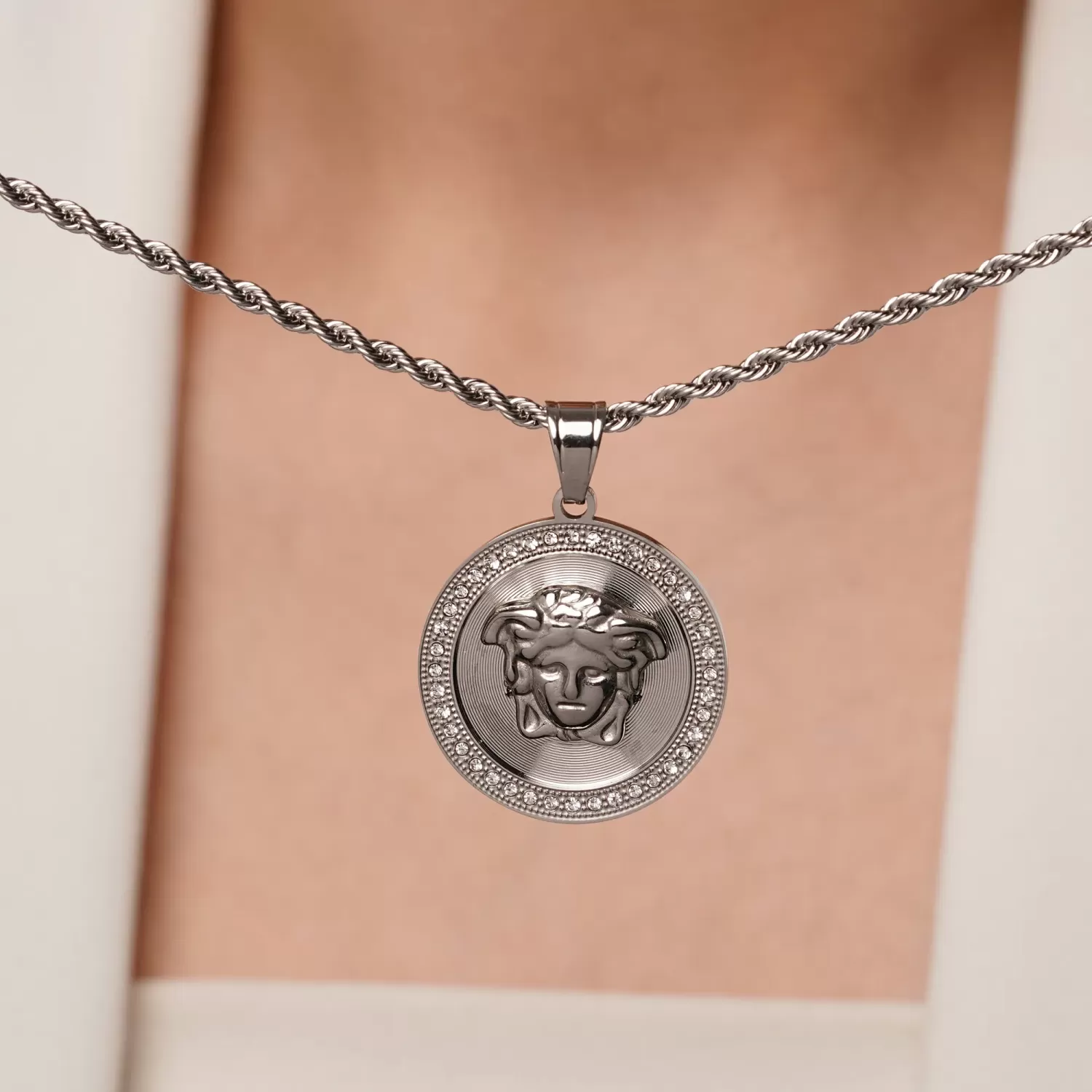 پلاک استیل نگین دار VERSACE سفید