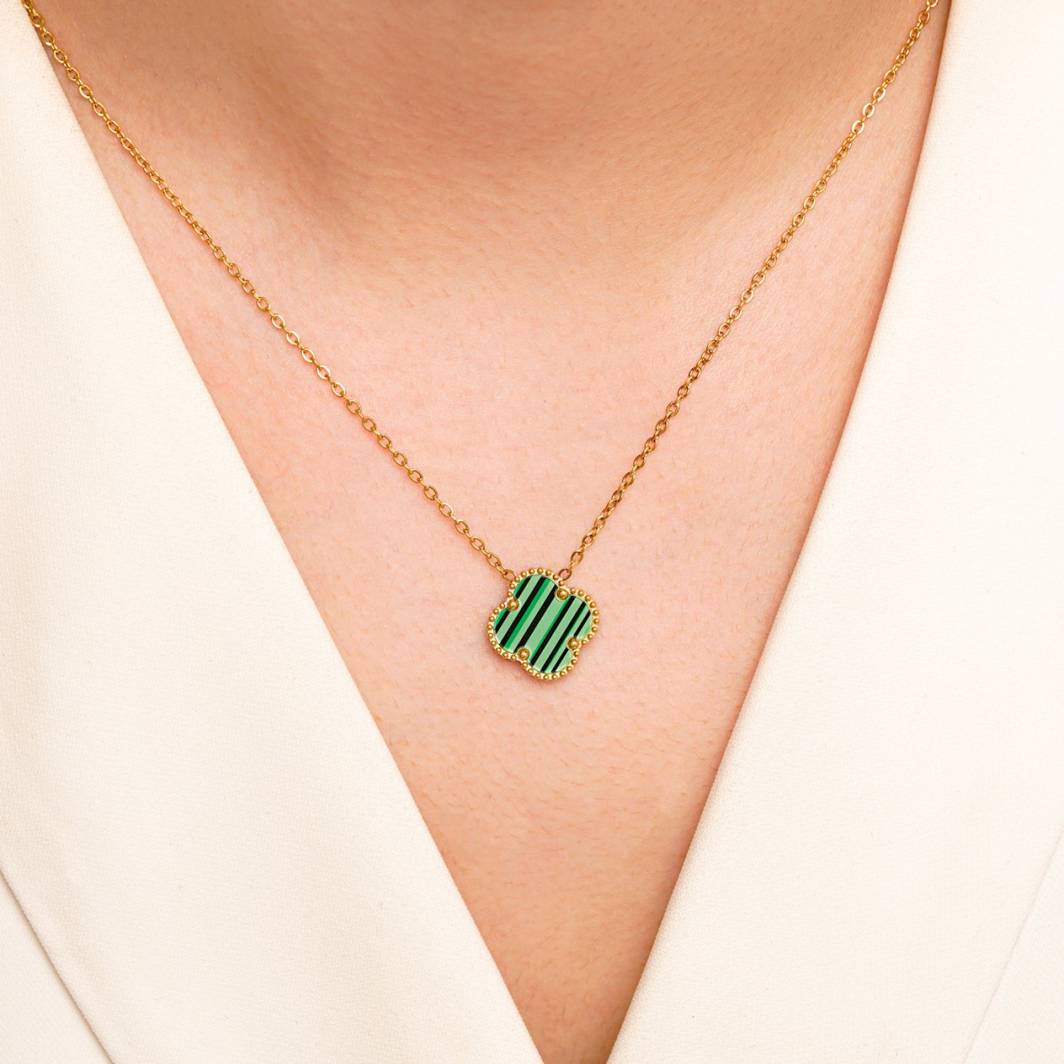 گردنبند استیل 304 ون کلیف (Van cleef) سبز 15 میل طلایی