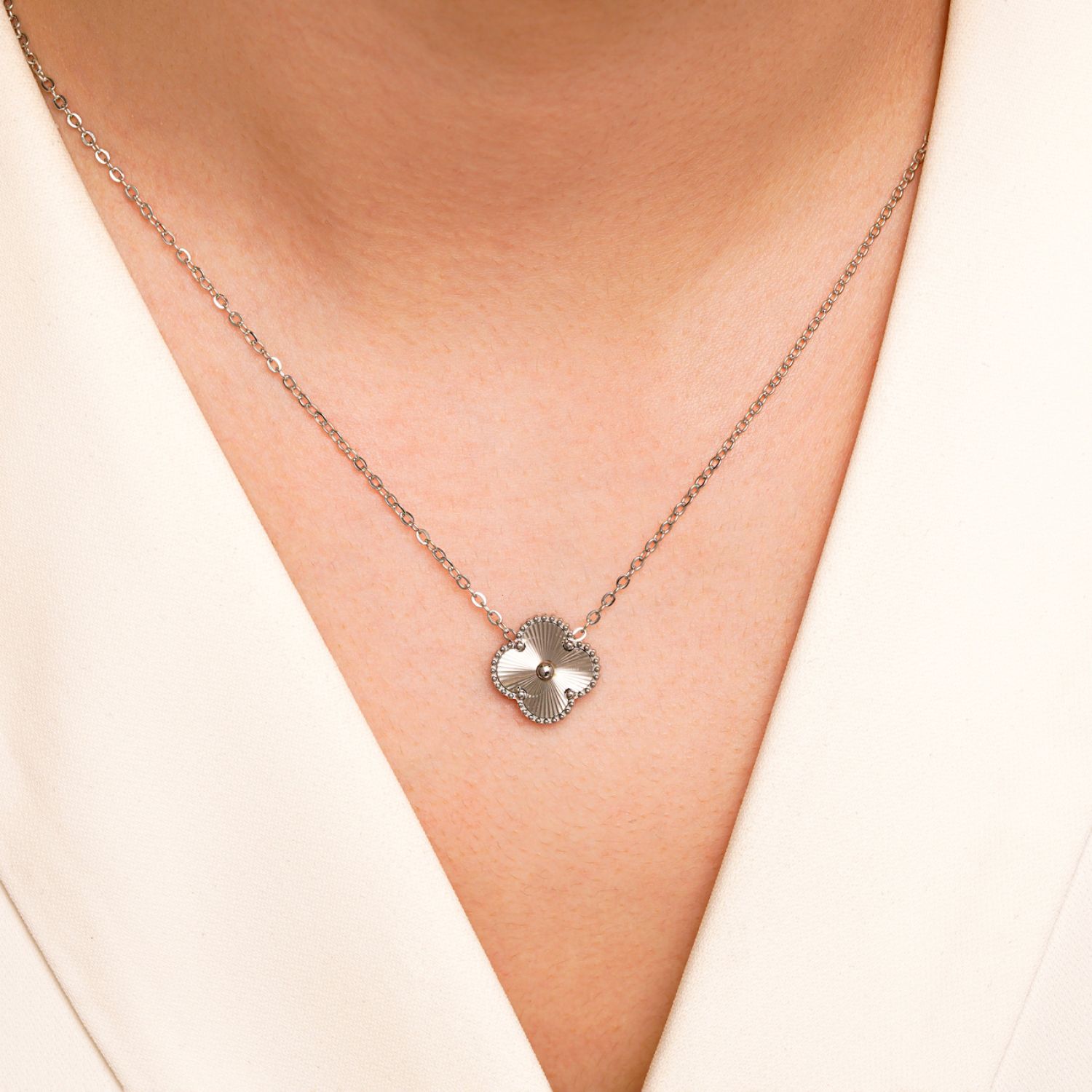گردنبند استیل 304 (Van cleef) ون کلیف 15 میل سفید