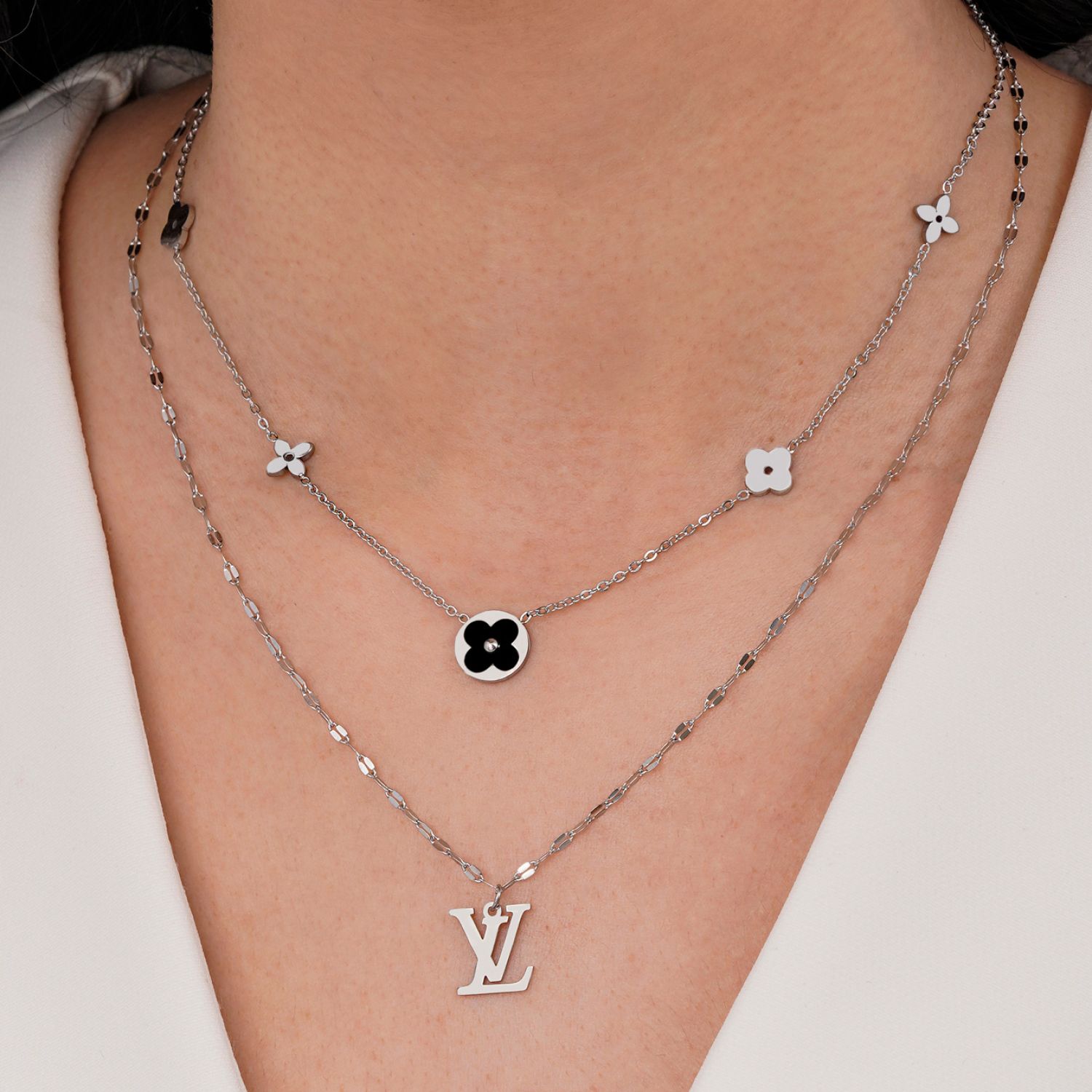 گردنبند ونکلیف مشکی چند لاین لویی ویتون استیل 304 نقره ای