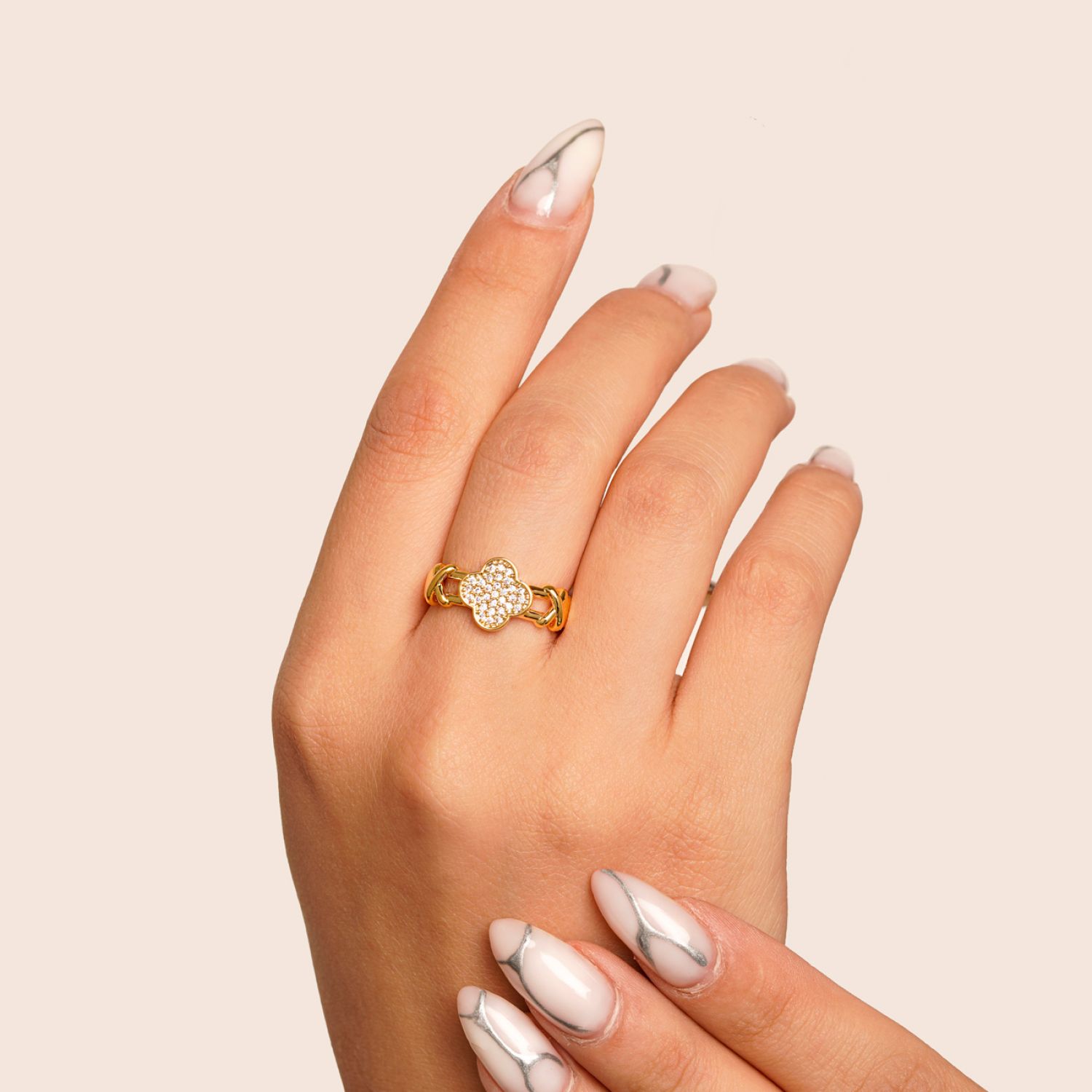 انگشتر TRENDY ون کلیفVan Cleef نگین دار فری سایز طلایی