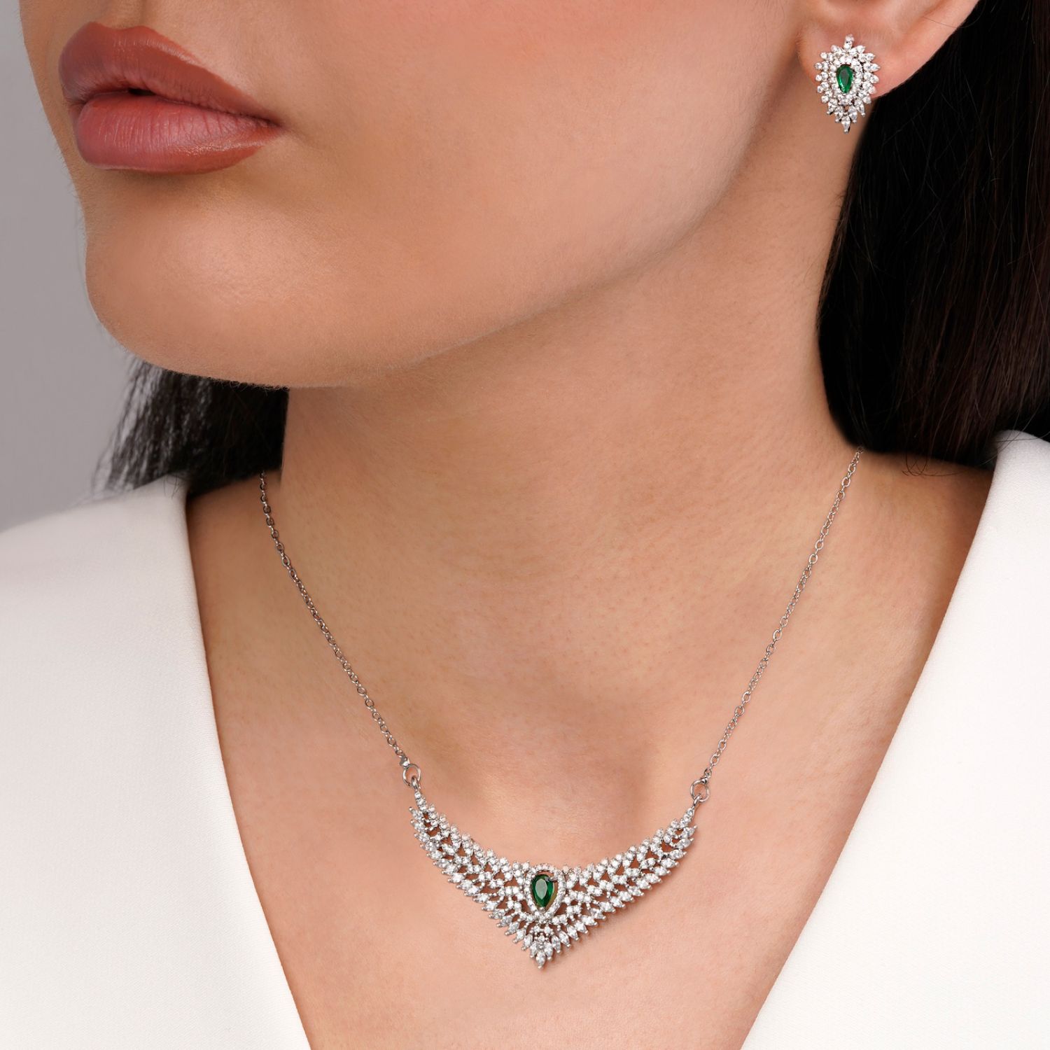 نیم ست جواهری نگین سبز تیتانیوم نقره ای