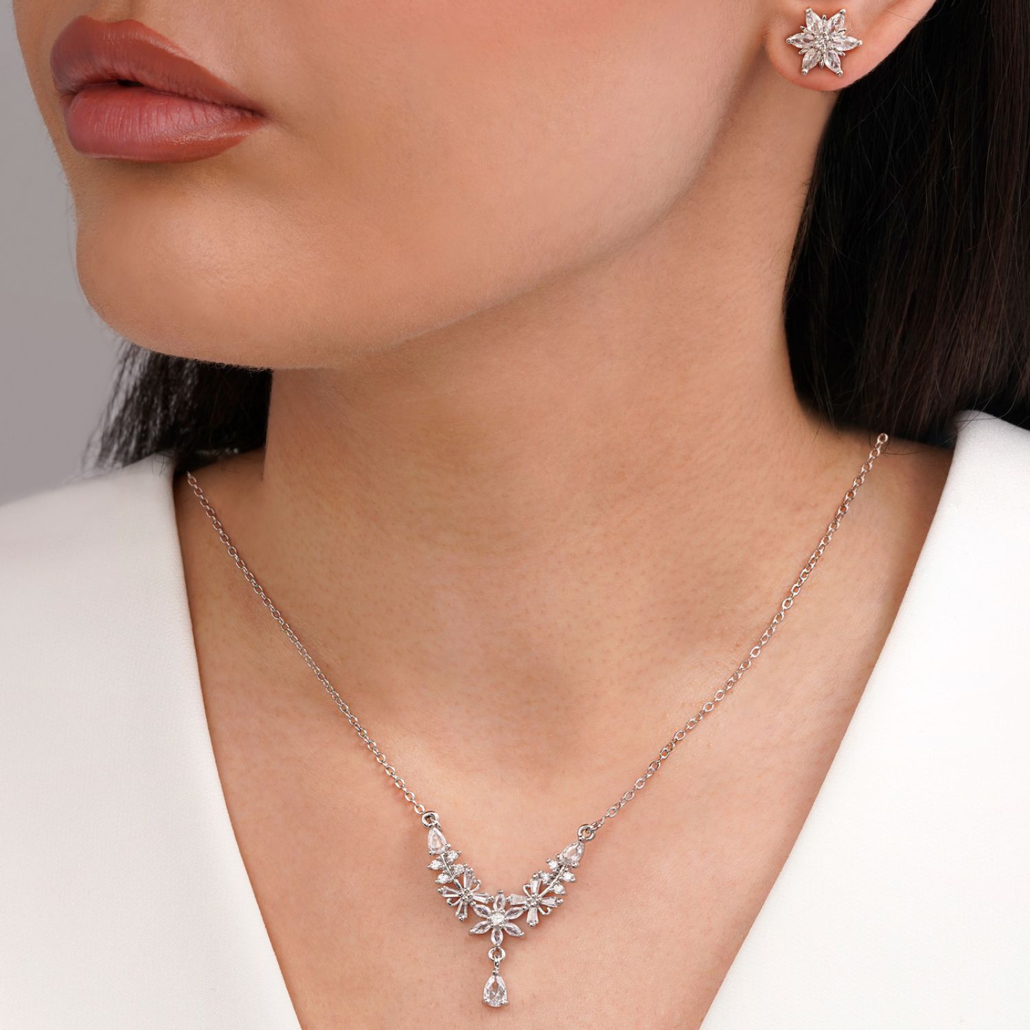 نیم ست جواهری نگین سفید تیتانیوم نقره ای