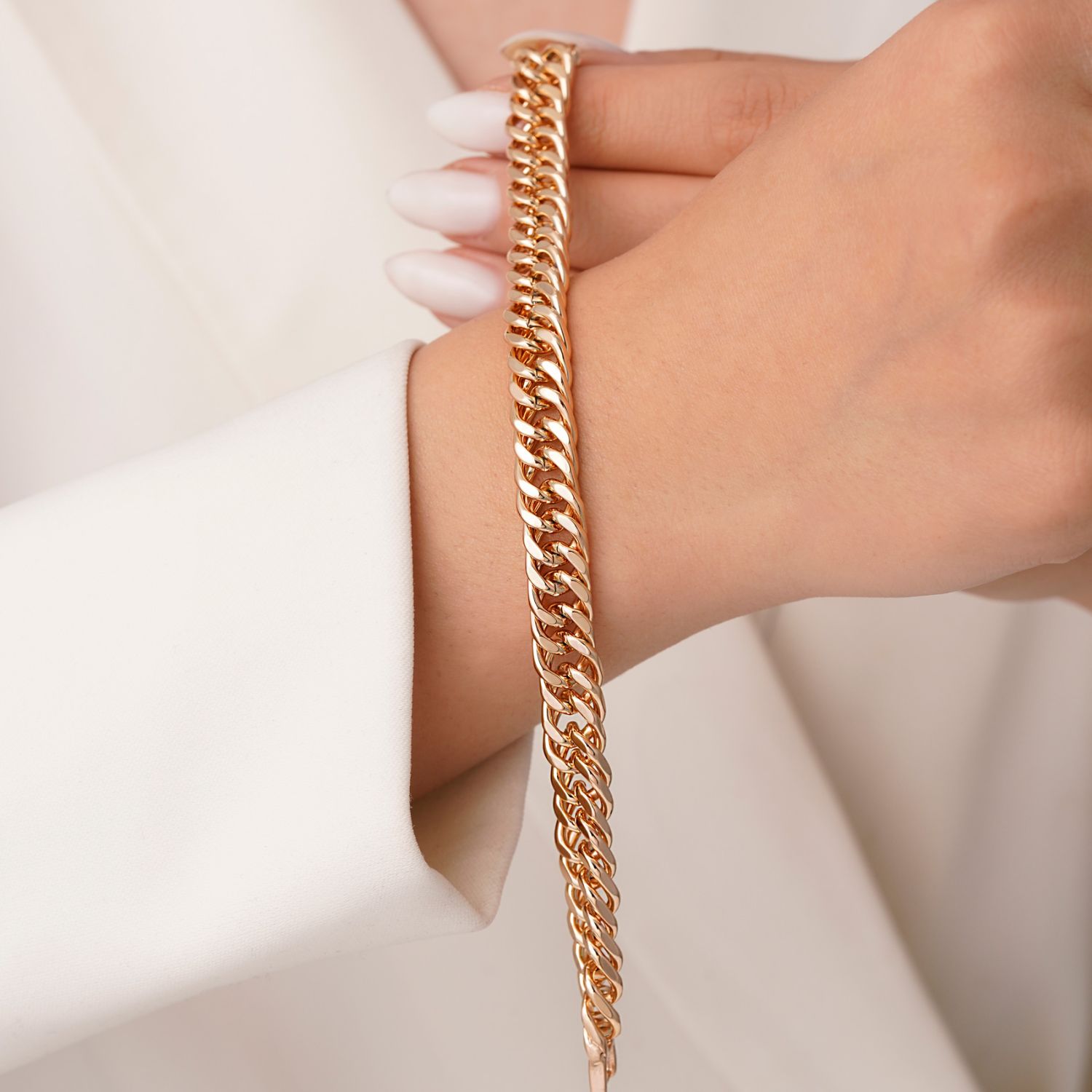 دستبند شوپینگ کارتیر 8.5 میل طلایی