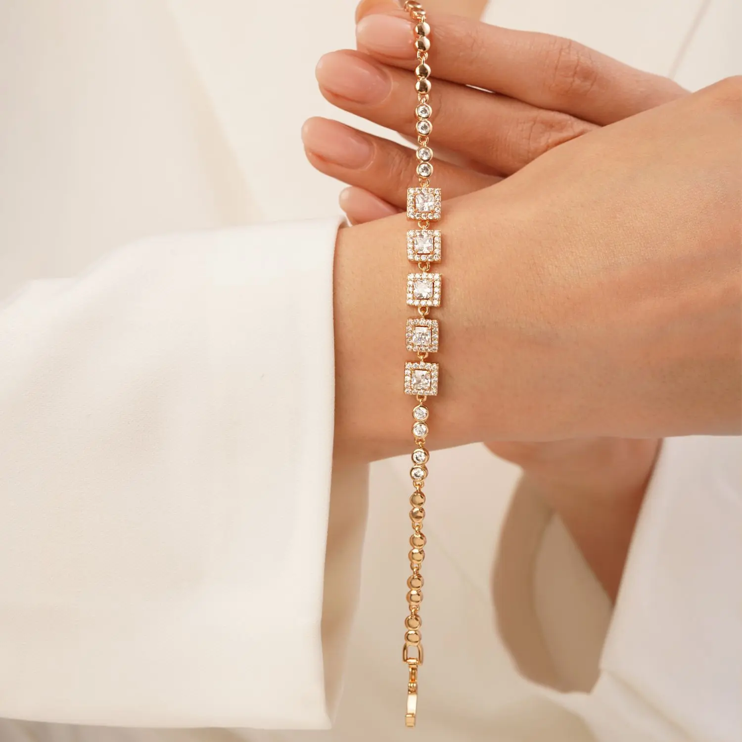 دستبند نگین دار طلایی شوپینگ