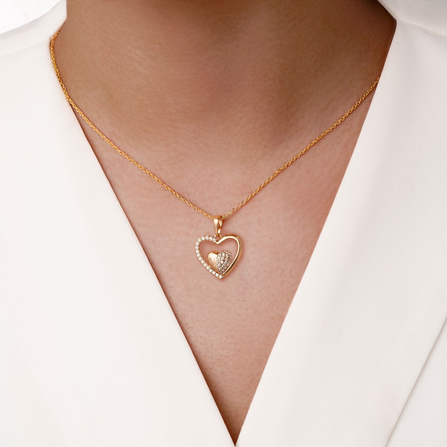 پلاک شوپینگ قلب نگین دار 18میل طلایی