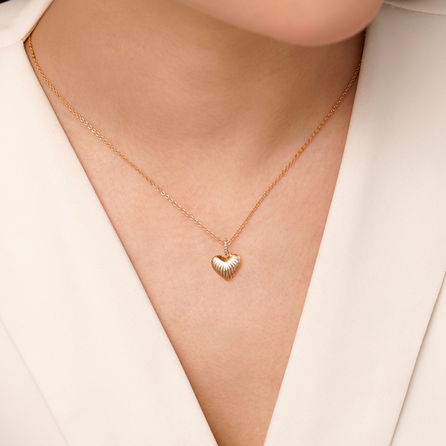 پلاک شوپینگ قلب نگین دار طلایی