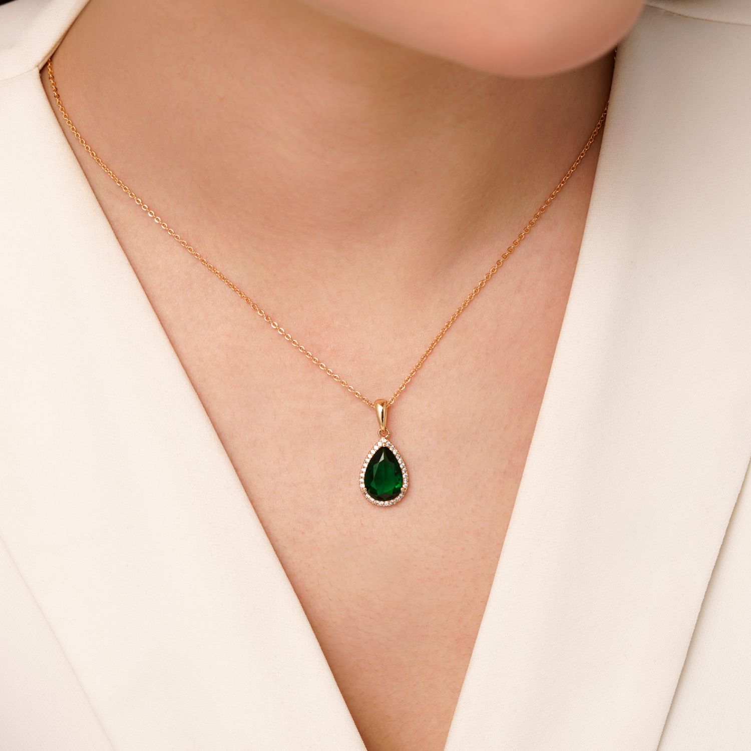 پلاک شوپینگ نگین سبز طلایی