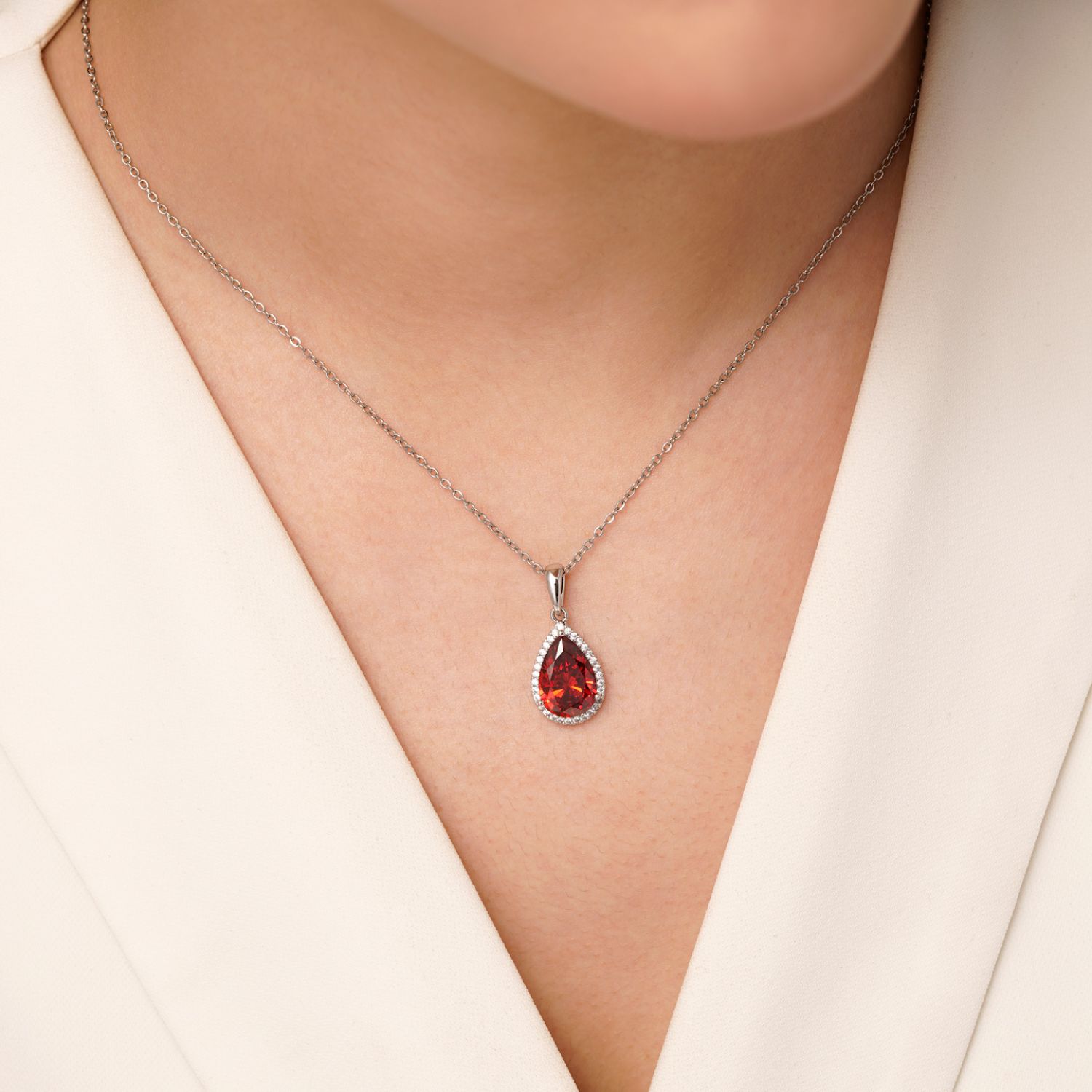 پلاک شوپینگ نگین قرمز سفید