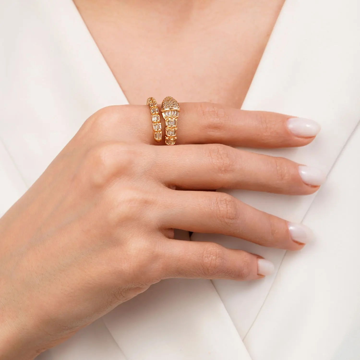 انگشتر بولگاری نگین دار طلایی شوپینگ سایز 8