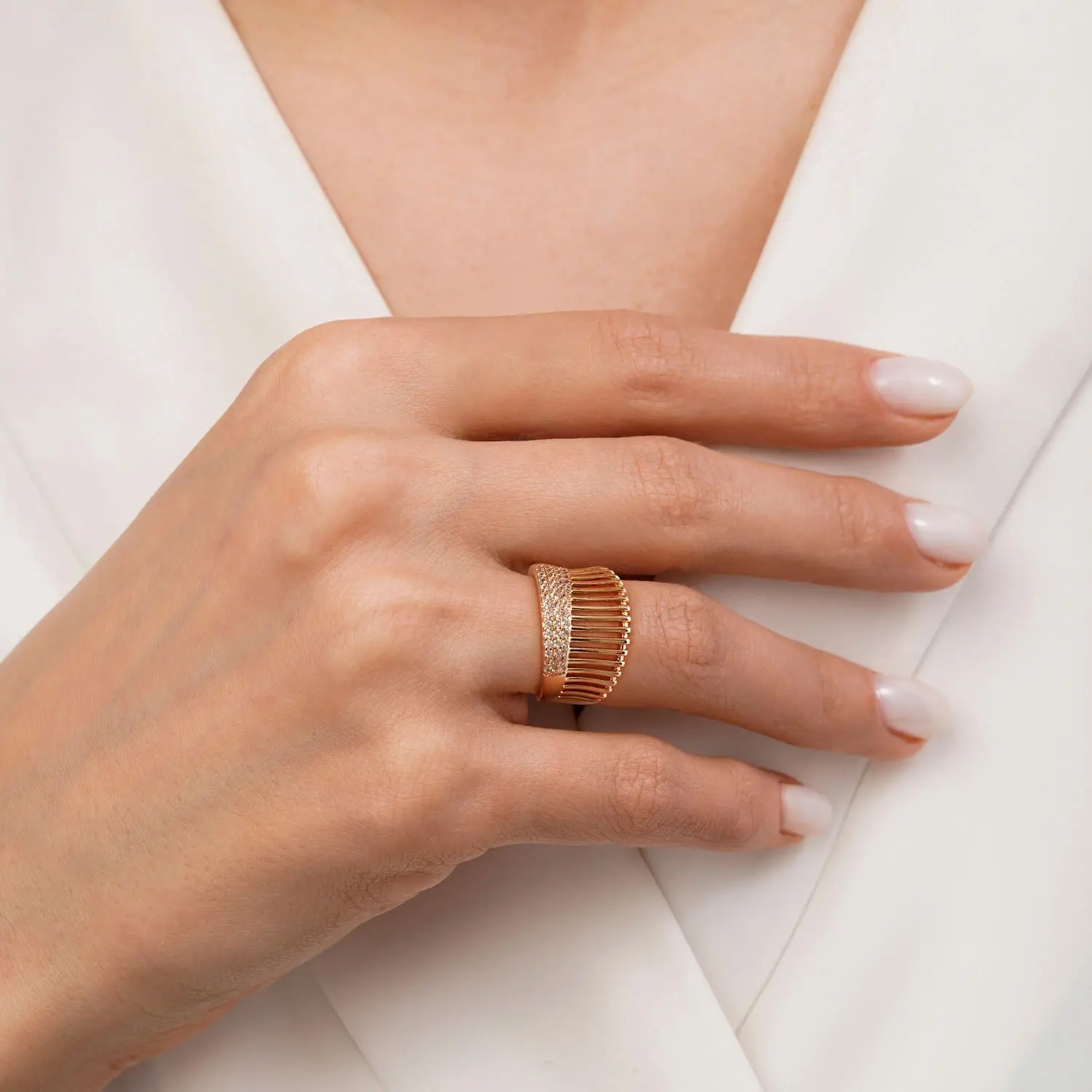 انگشتر شوپینگ نگین دار طلایی سایز ٨