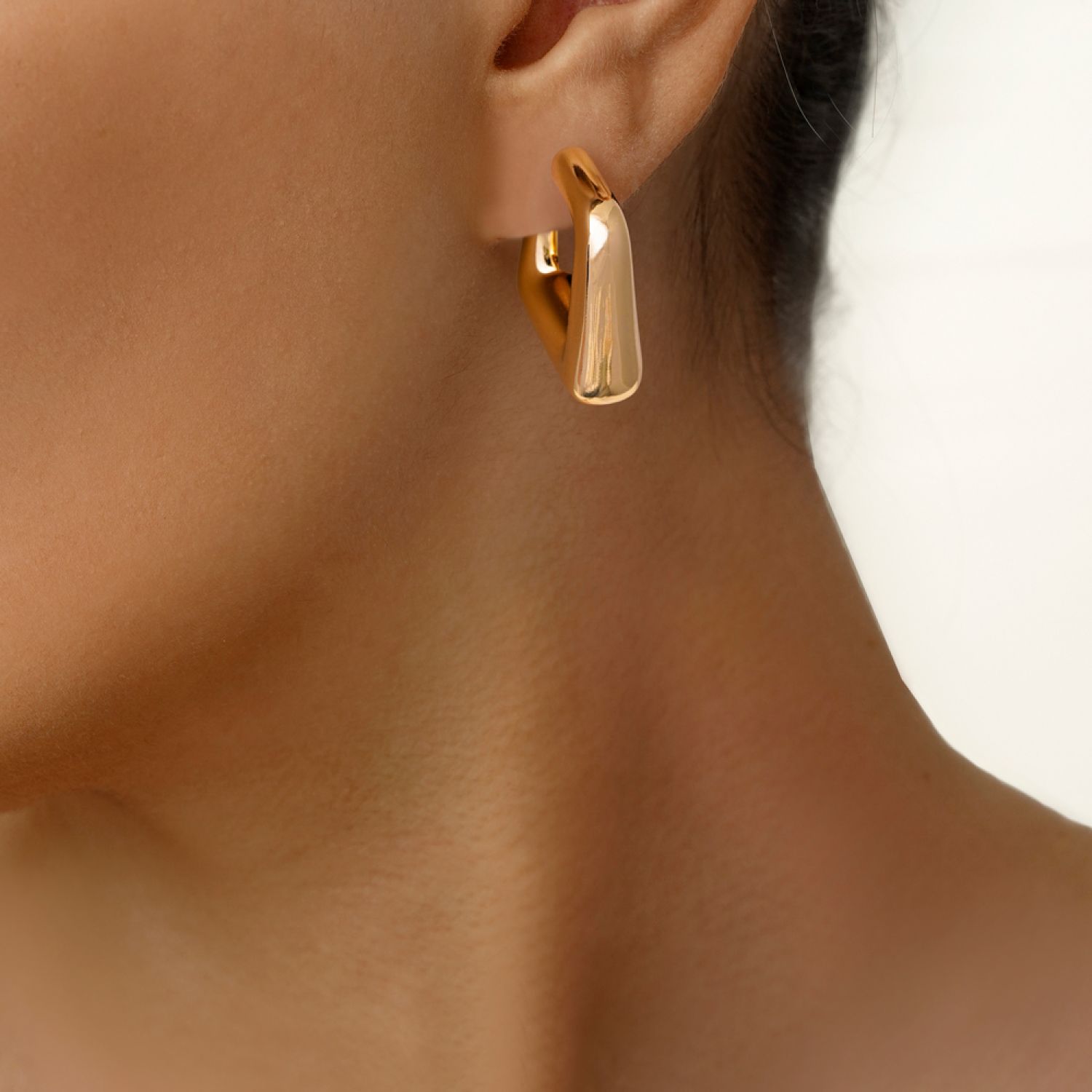 گوشواره شوپینگ میخی طلایی