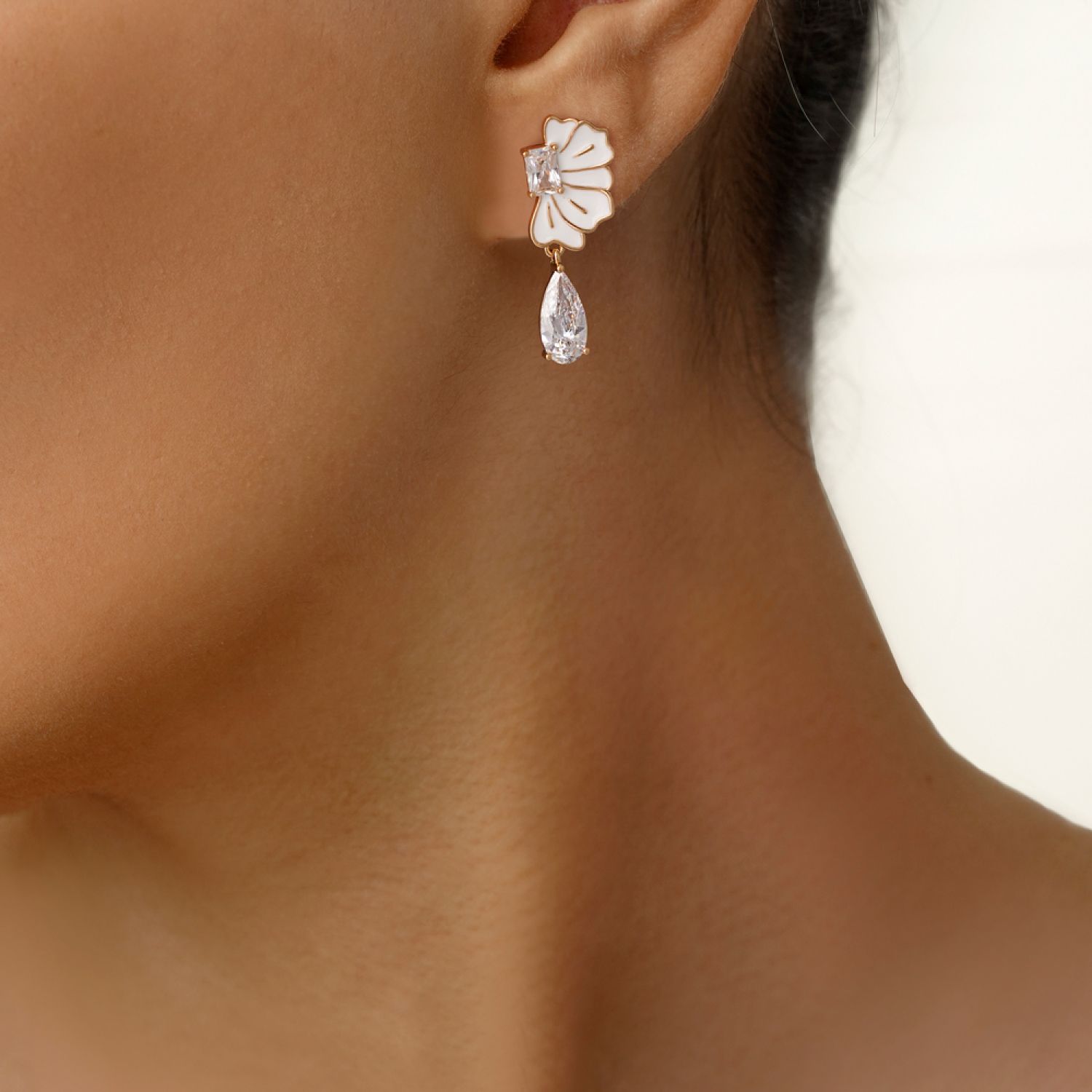 گوشواره شوپینگ نگین دار طلایی