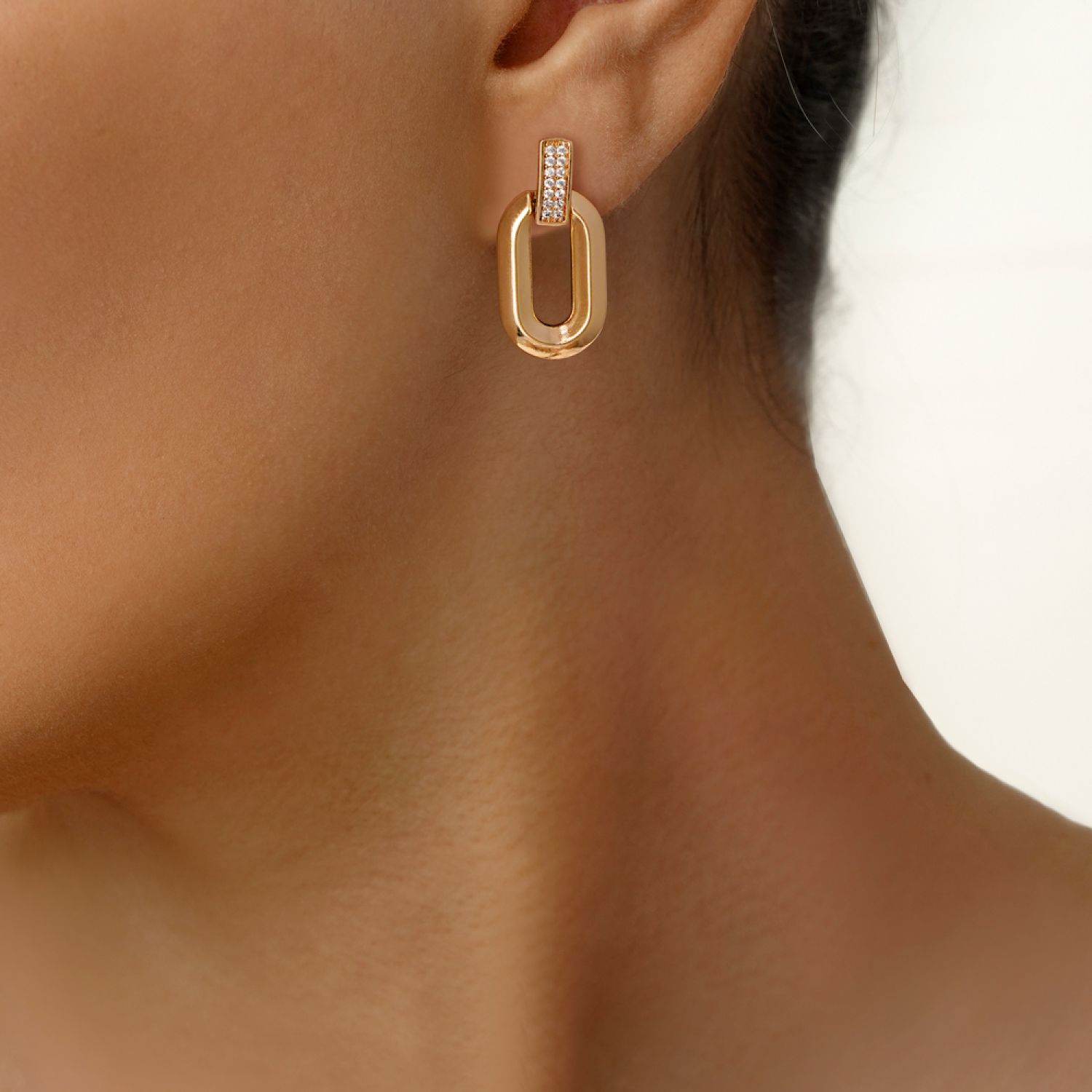 گوشواره شوپینگ میخی نگین دار 12.2 میل طلایی