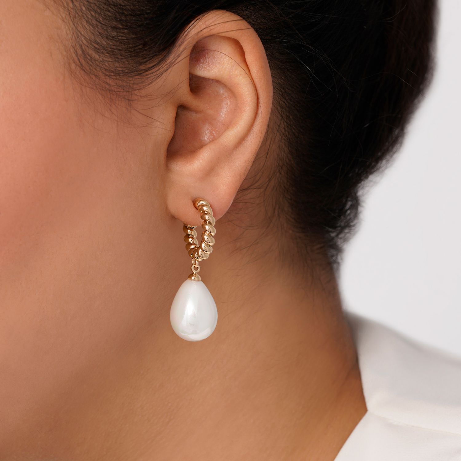 گوشواره شوپینگ میخی مرواریدی طلایی