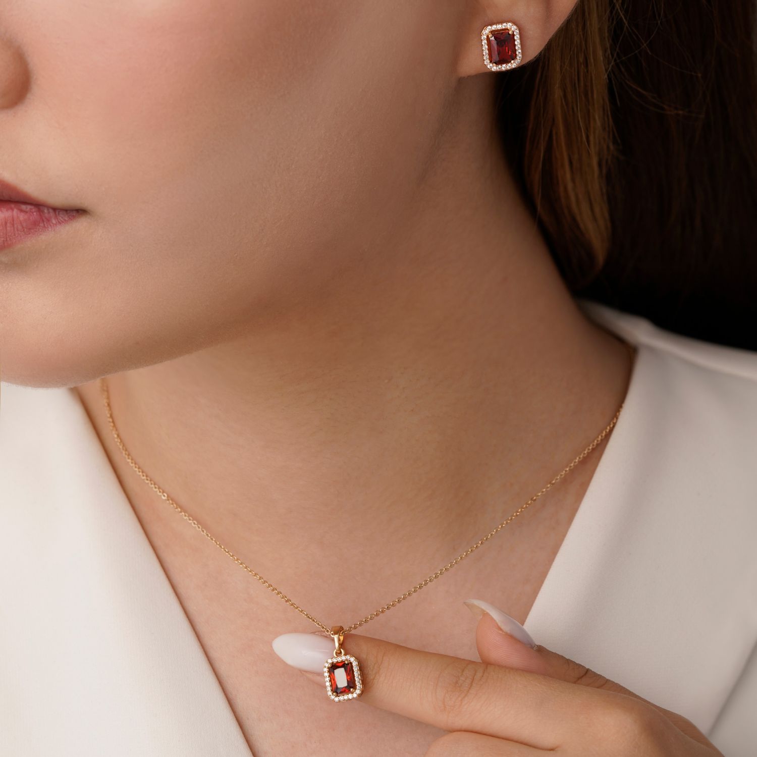 نیم ست شوپینگ پلاک دار نگین قرمز طلایی