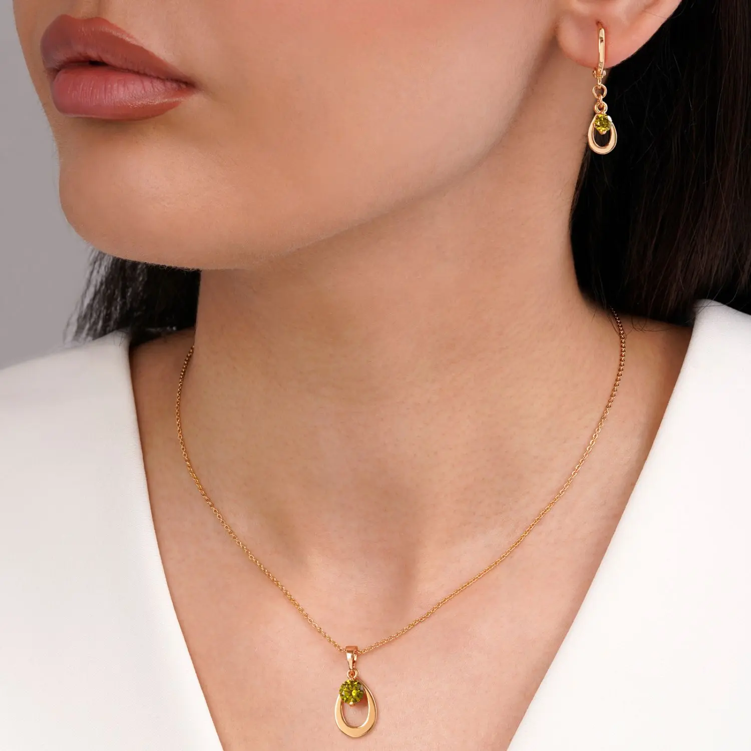 نیم ست پلاک دار نگین سبز طلایی شوپینگ