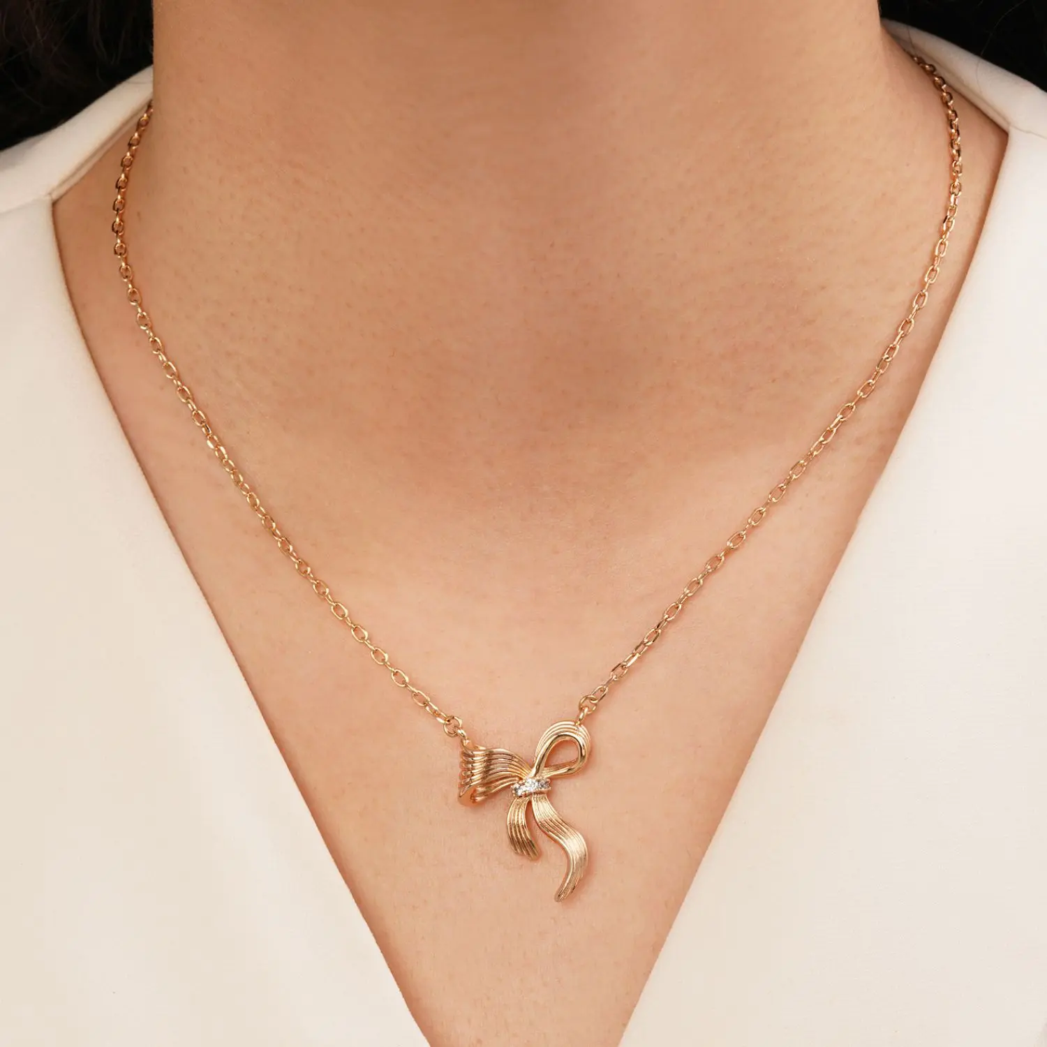 گردنبند پاپیون نگین دار طلایی شوپینگ