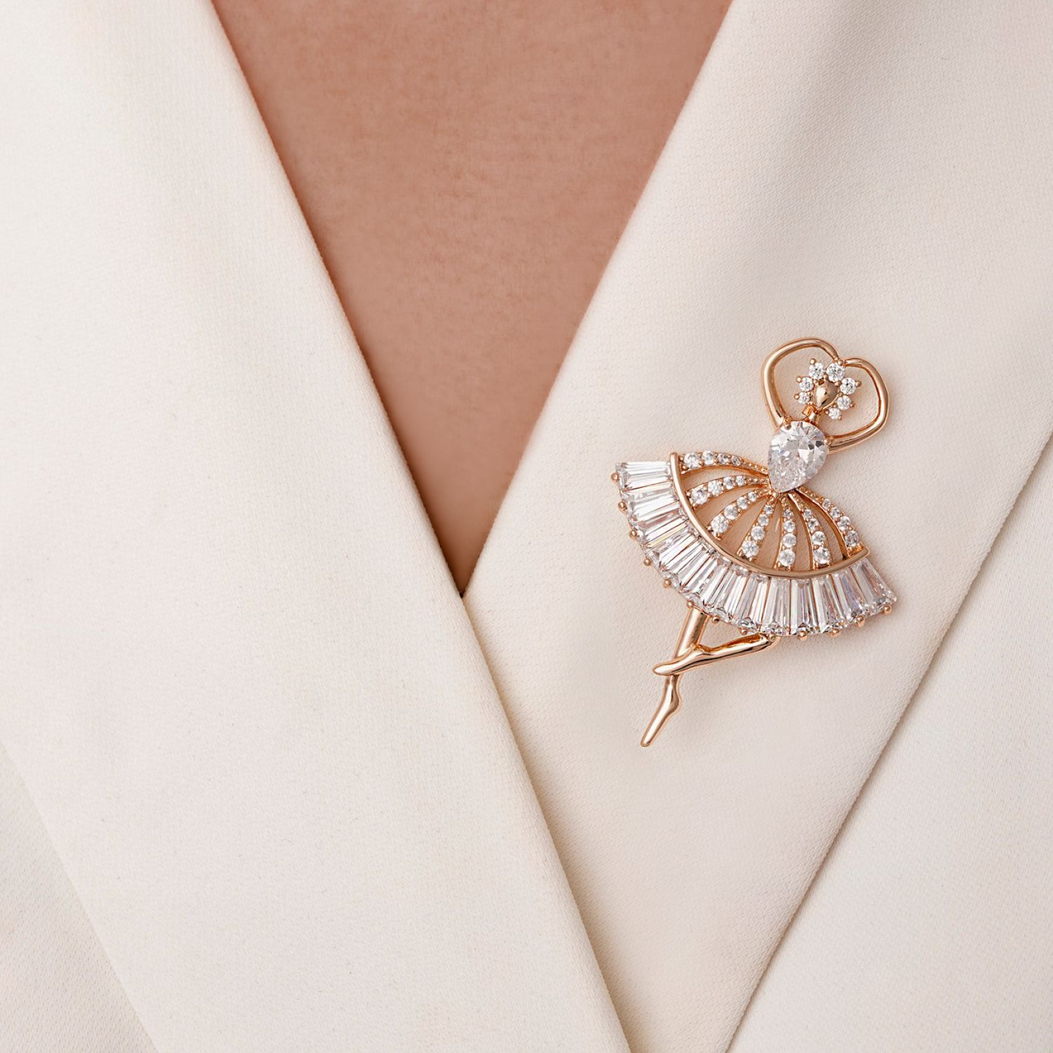 سنجاق شوپینگ نگین دار طلایی