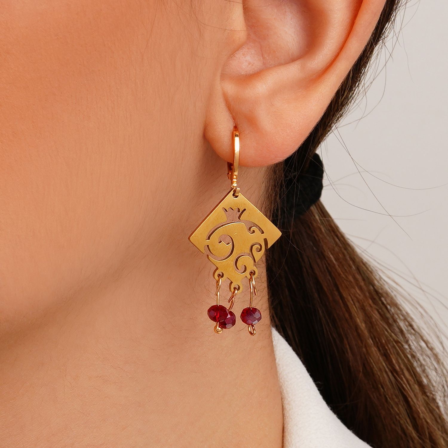 گوشواره استیل یلدایی آویزدار طلایی