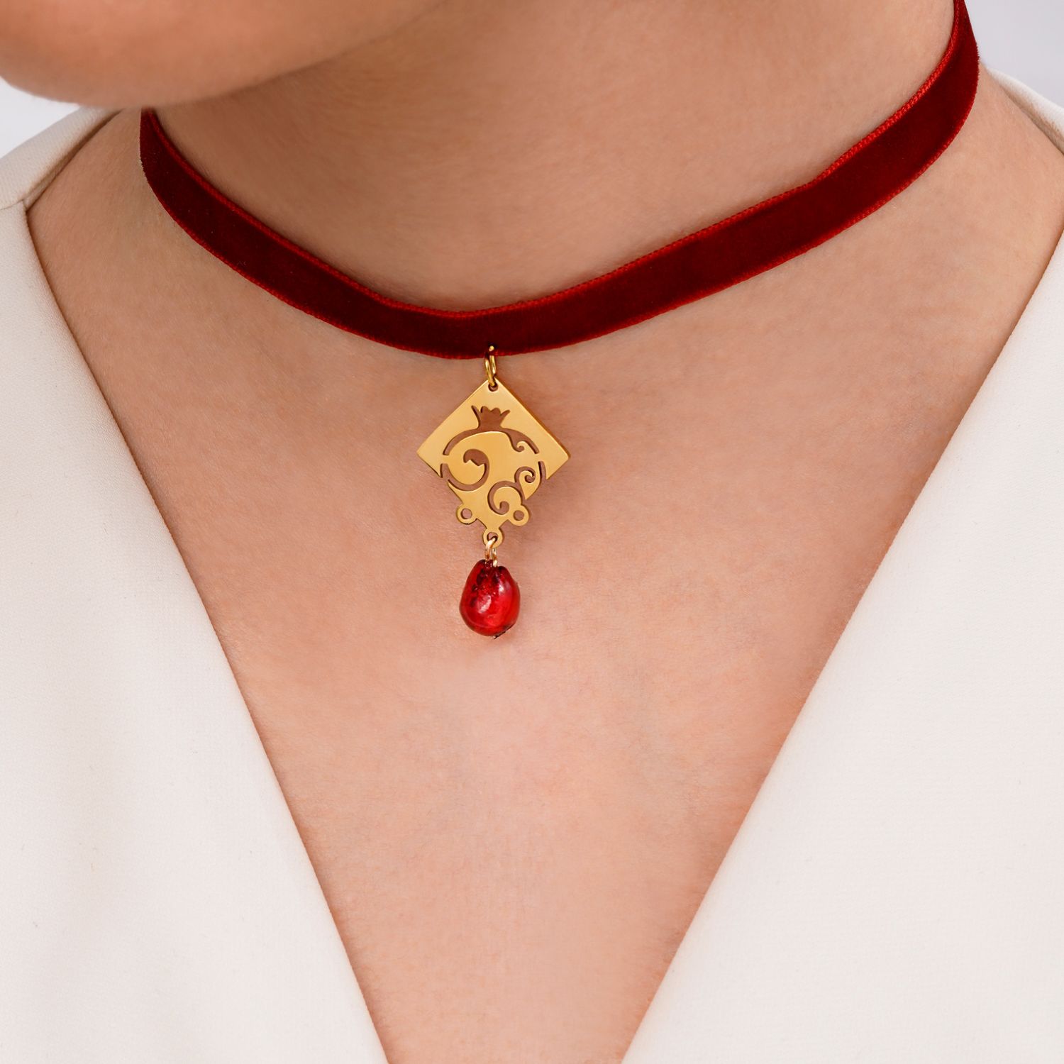 گردنبند چوکر پلاک دار یلدایی