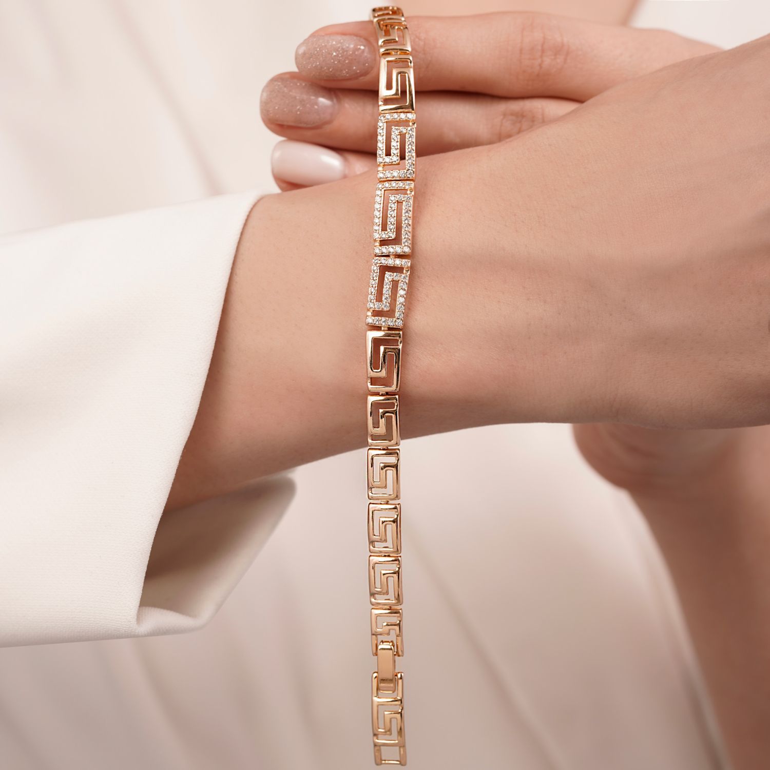 دستبند شوپینگ ورساچه نگین دار طلایی