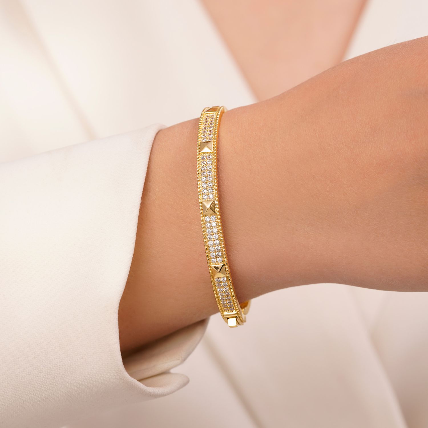 دستبند النگویی TRENDY نگین دار های کپی طلایی