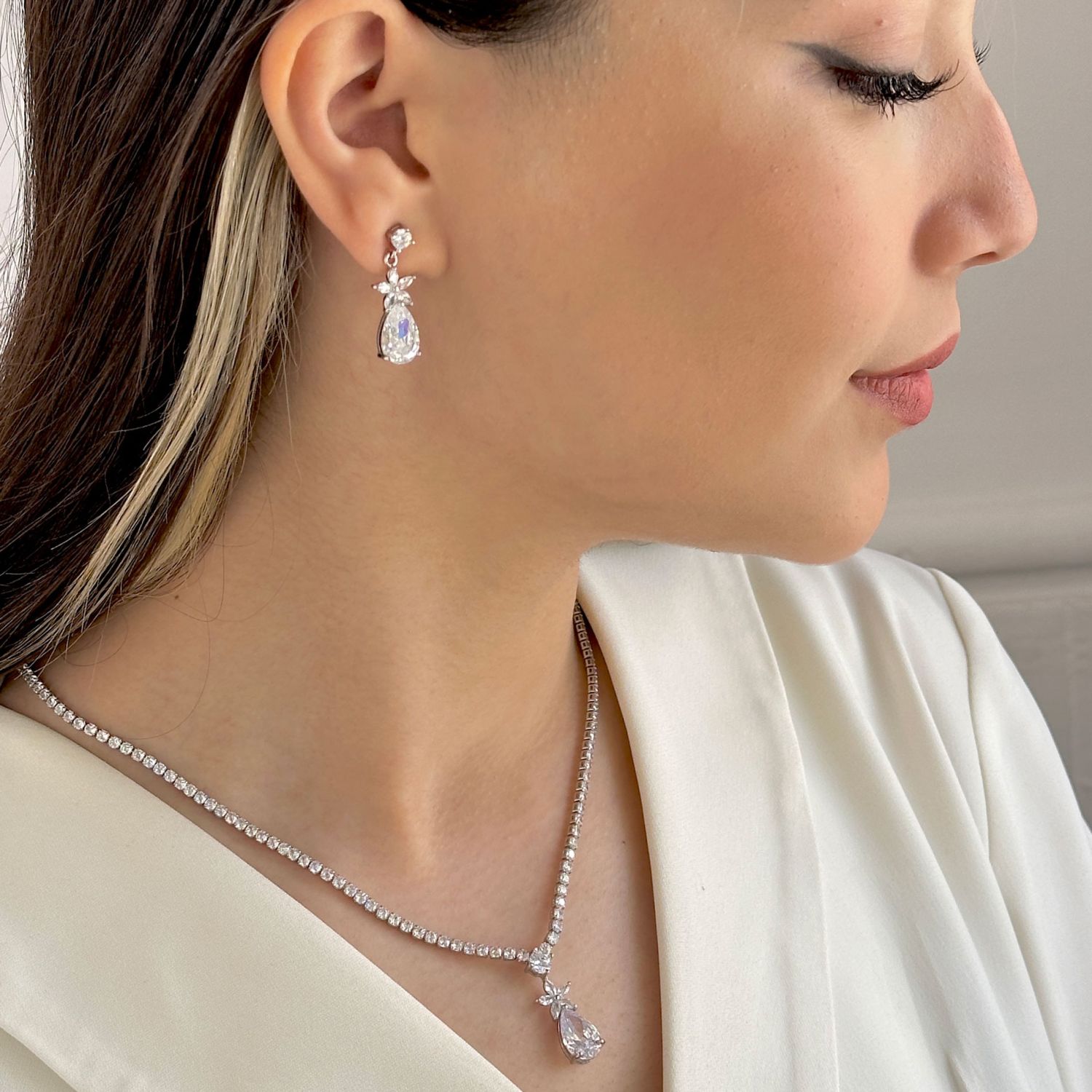 سرویس رادیوم جواهری سفید