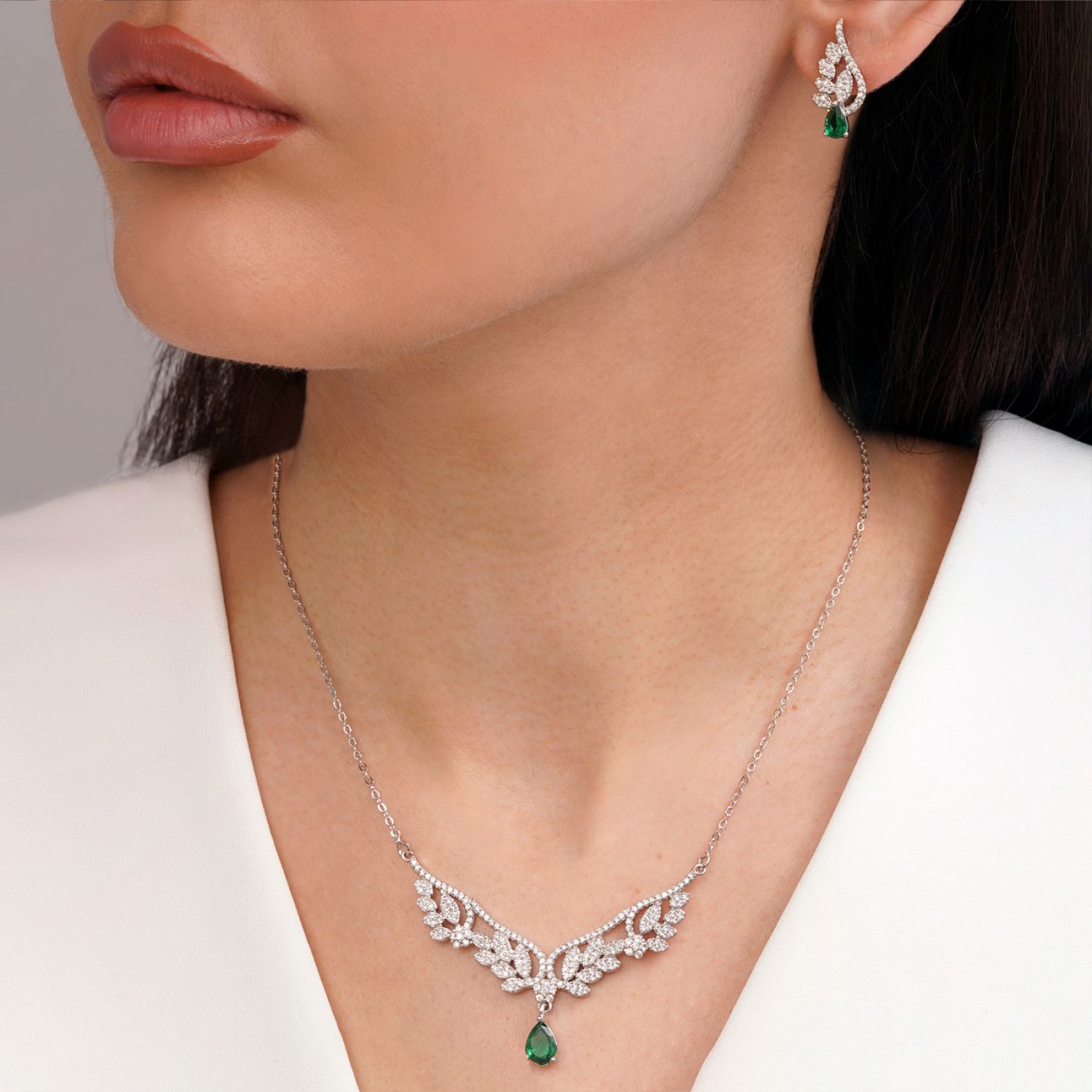 نیم ست جواهری نگین سبز تیتانیوم نقره ای