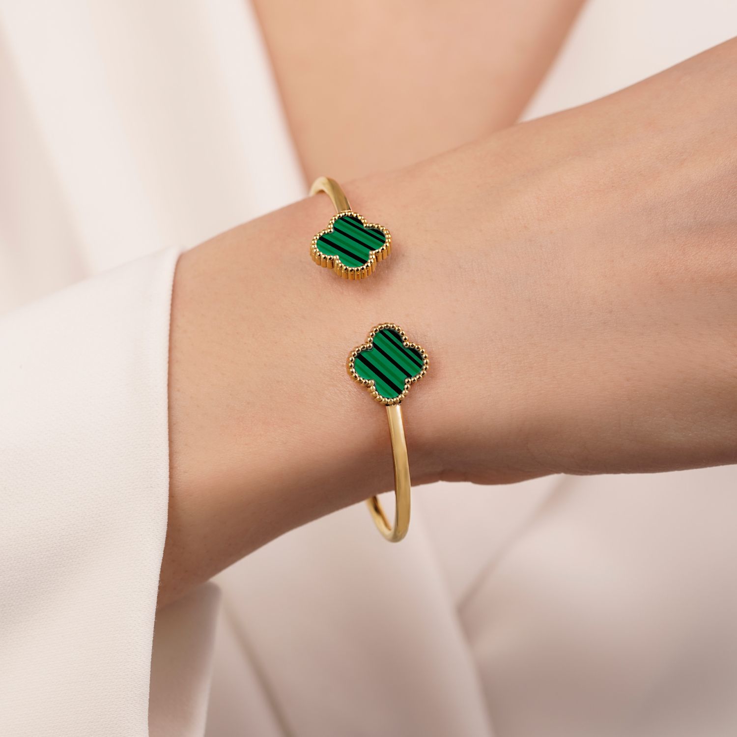 دستبند النگویی استیل304 ونکلیف سبز 13 میل طلایی(فری سایز)